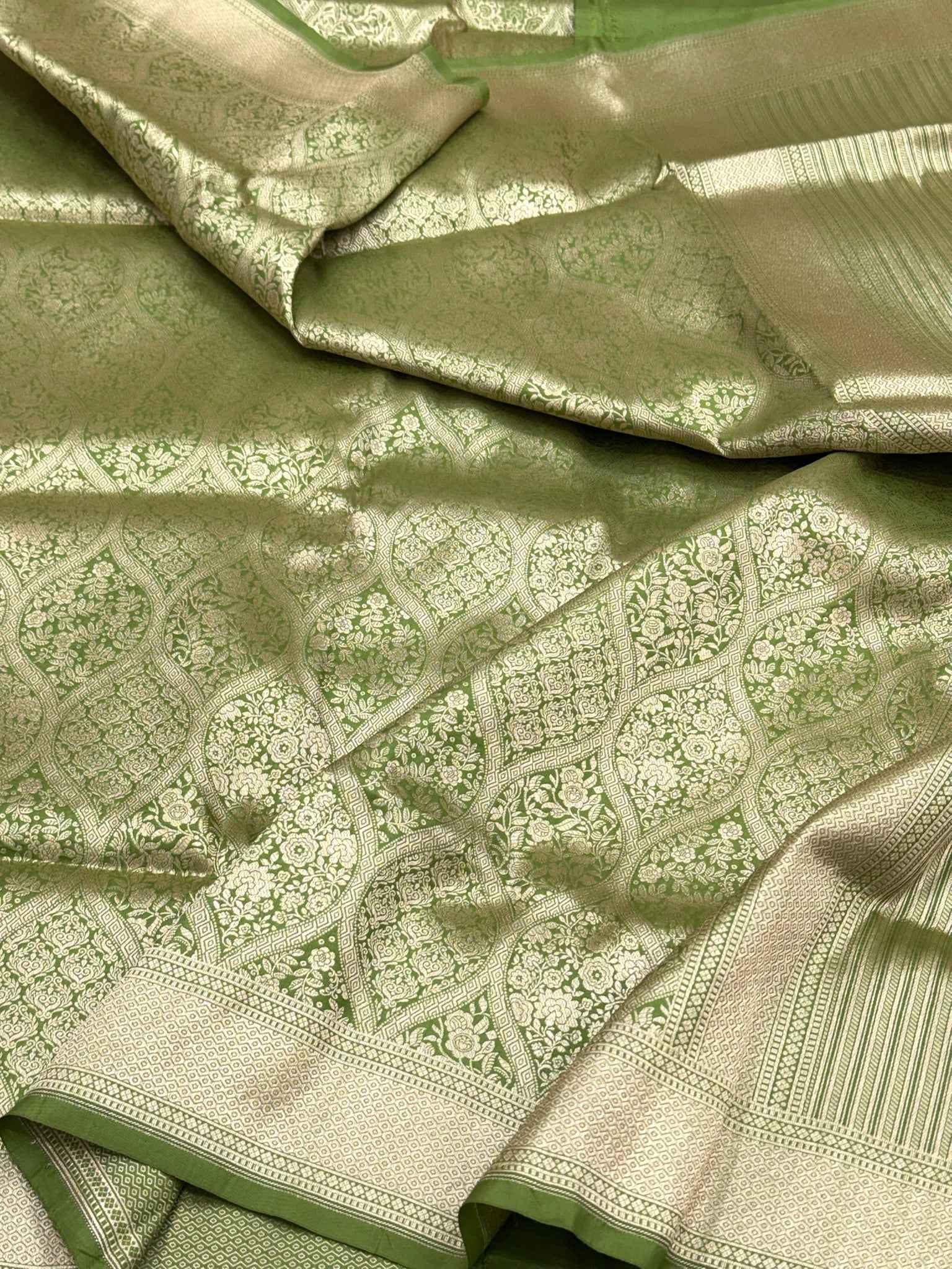 Red Pure Katan Silk Handwoven Banarasi Brocade Saree