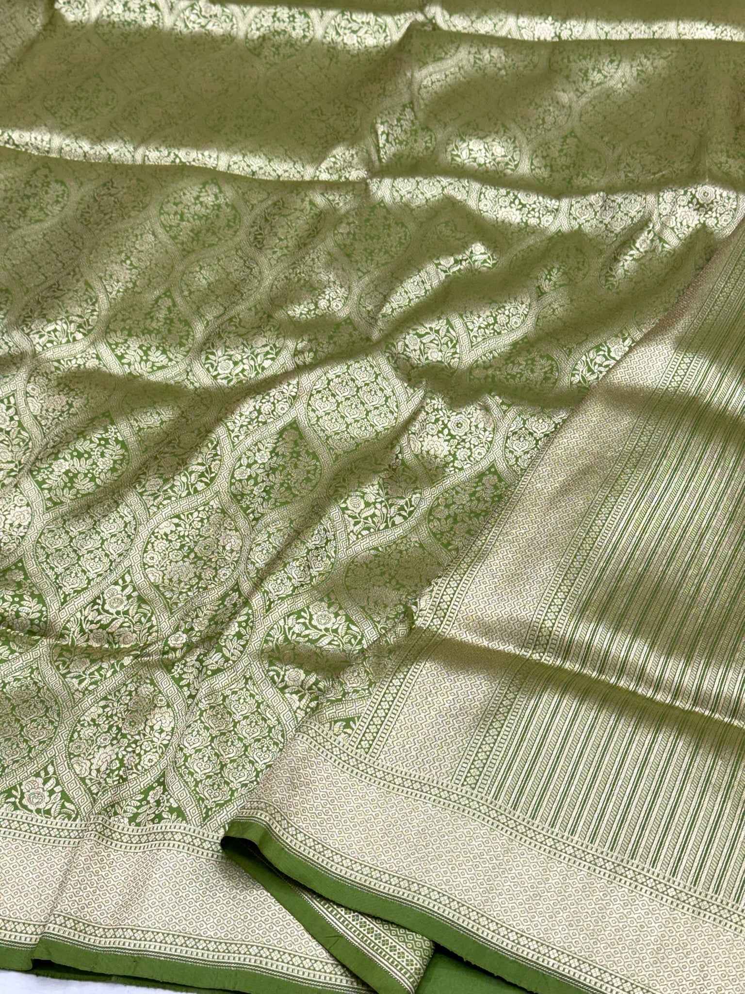 Red Pure Katan Silk Handwoven Banarasi Brocade Saree