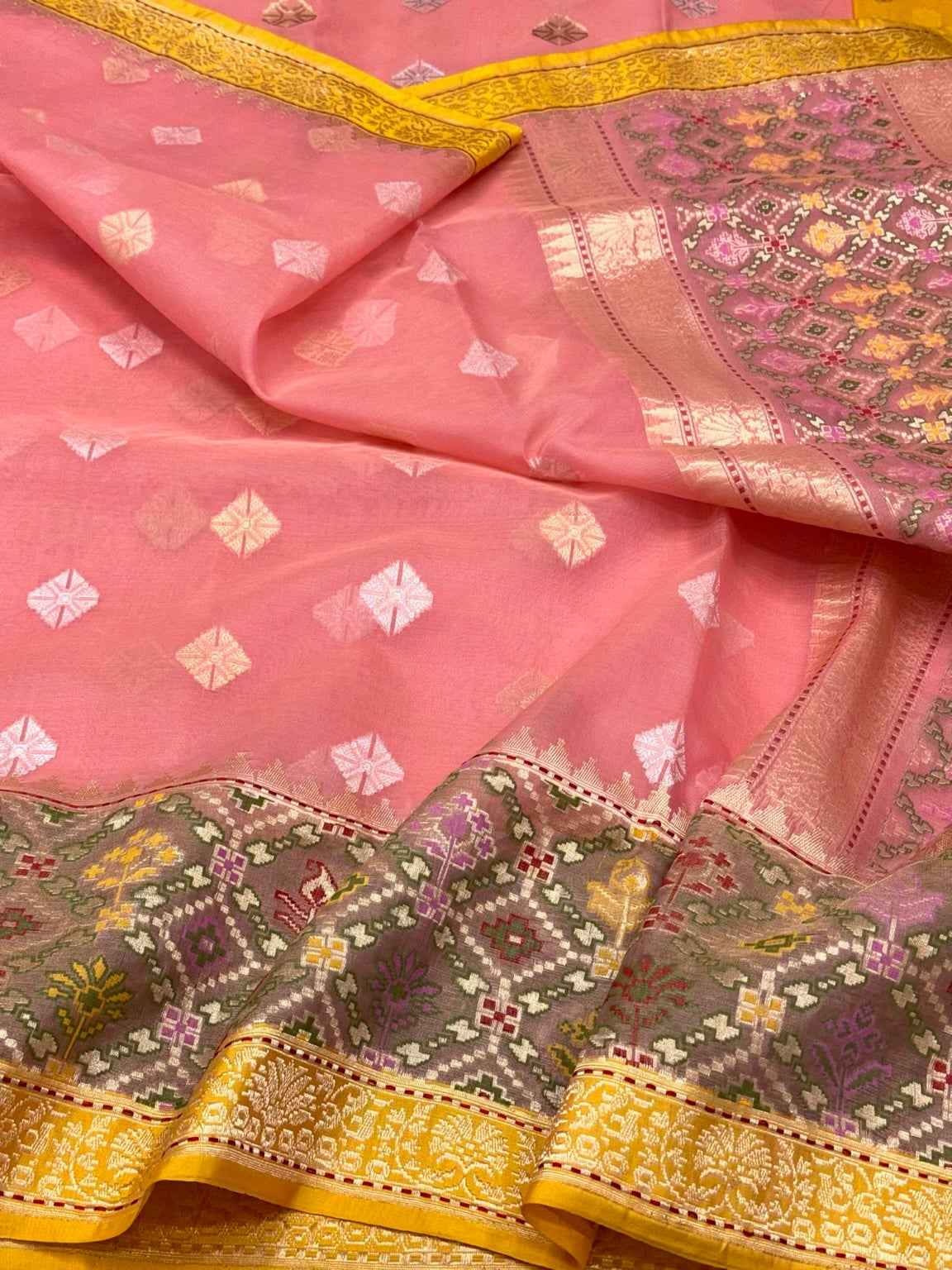 Ivory Pure Kora Silk Handwoven Banarasi Saree - Pure Mulberry Silk Skirt Border Saree