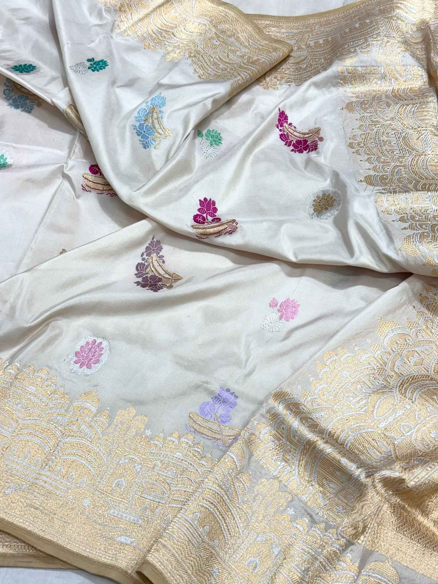 Off White Pure Katan Silk & Mulberry Silk Handwoven | Kadhwa Technique | Traditional Banarasi Saree