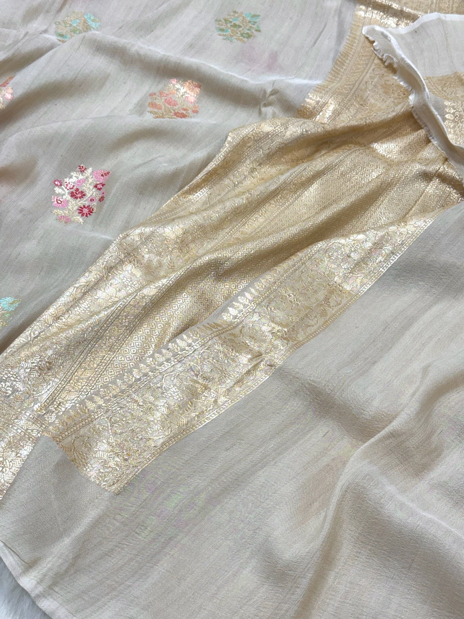 Ivory Pure Tussar Georgette Silk Handwoven Banarasi Saree |Kadhuwa Weave|