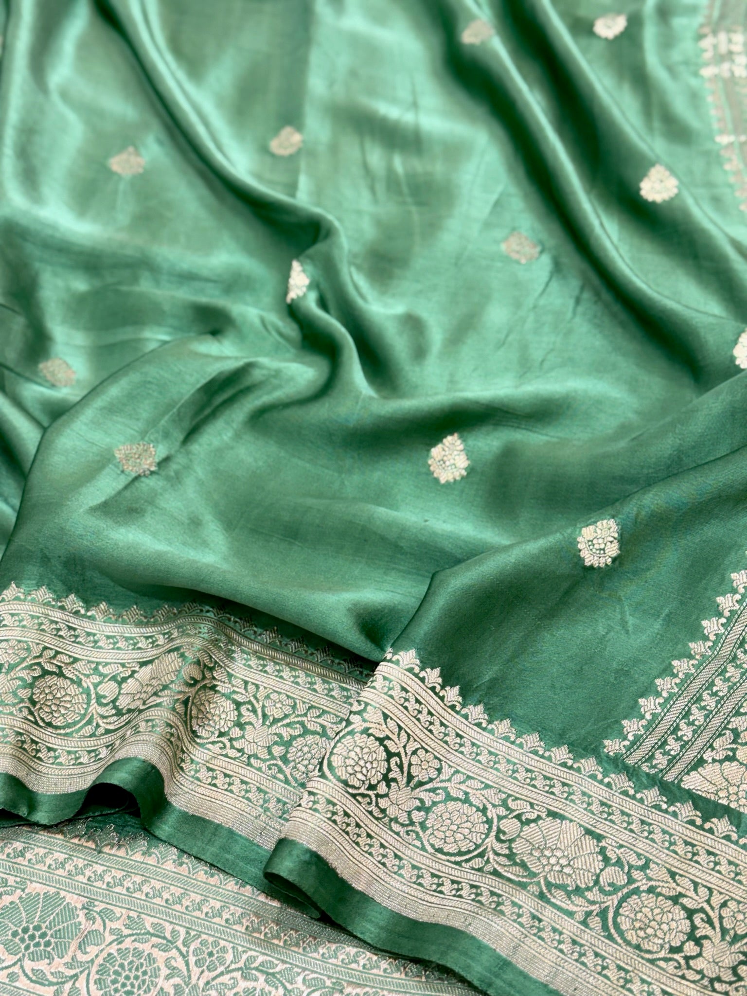 Emerald Green Pure Mashru Satin Silk Handwoven Banarasi Saree