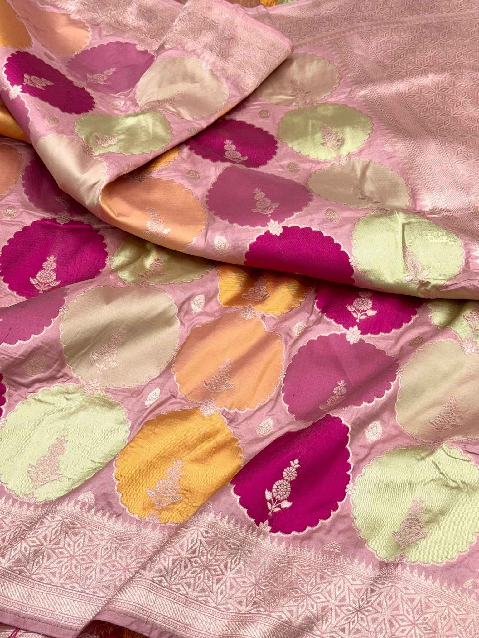 Rose Gold Pure Mulberry Katan Silk Handloom Banarasi Rangkaat Saree