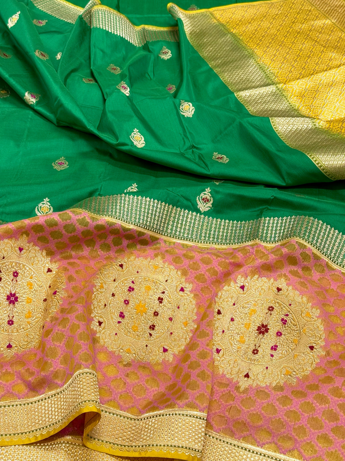 Bottle Green Pure Katan Mulberry Silk Handwoven Banarasi Saree - | Kadhwa + Kadhiyal Weave