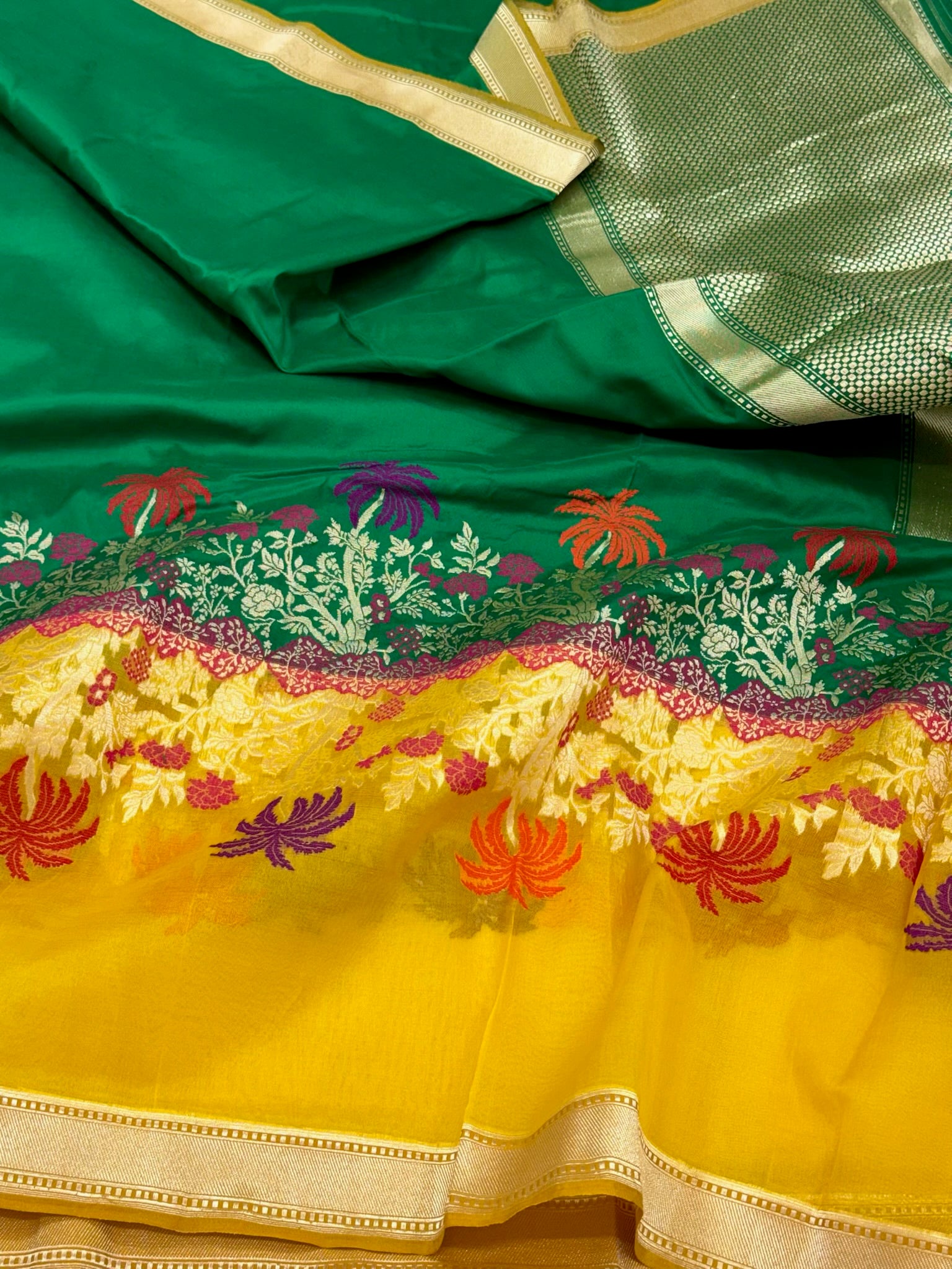 Emerald Green Modern Banarasi Handwoven | Kadhwa Weave | Pure Mulberry Katan Silk Contemporary Saree With Kora Border