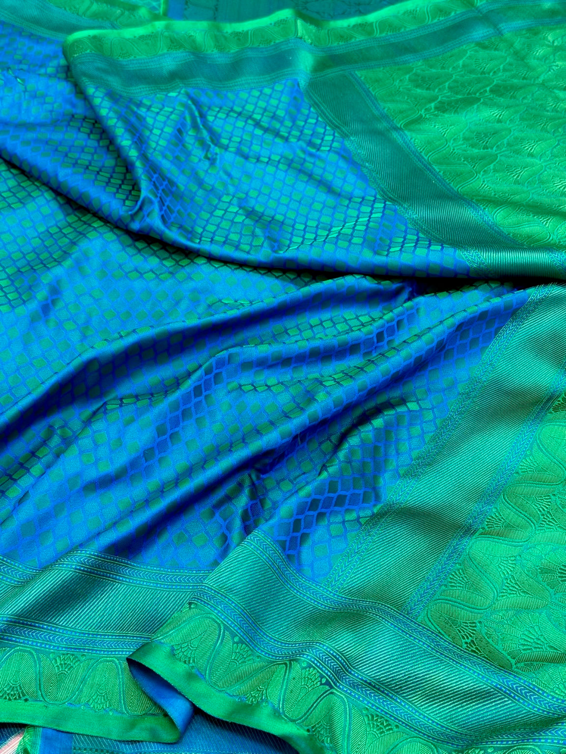 Blue/Green Pure Mashru Silk - Pure Satin Silk Handwoven Banarasi Kadhwa Saree | Dual Tone Tanchoi Saree