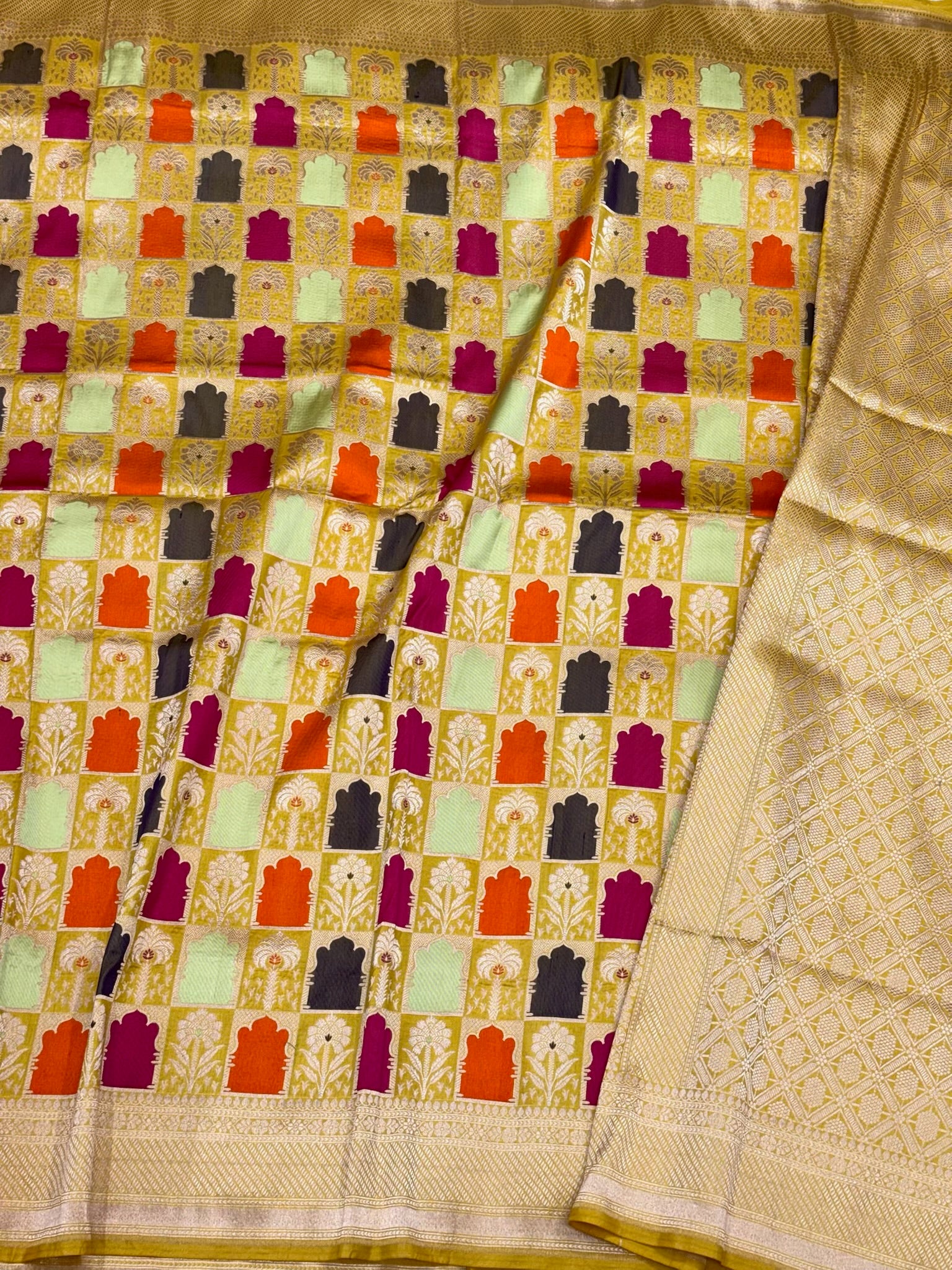 Mustard Yellow Pure Mulberry Silk & Pure Katan Silk Handloom Banarasi Saree - Rangkaat