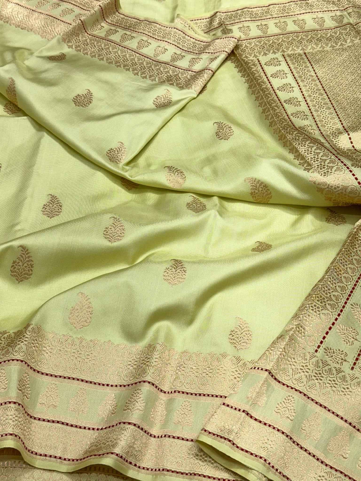 Pista Green Soft Lightweight Handwoven | Kadhwa Weave | Pure Katan Mulberry Silk Banarasi Saree