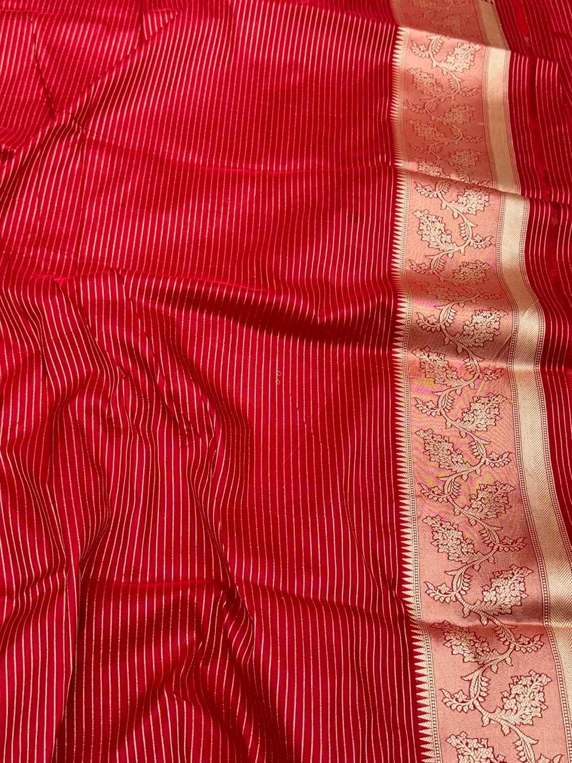 Blue Pure Katan Mulberry Silk Handloom Banarasi Saree - Elegent Cross Pattern Design
