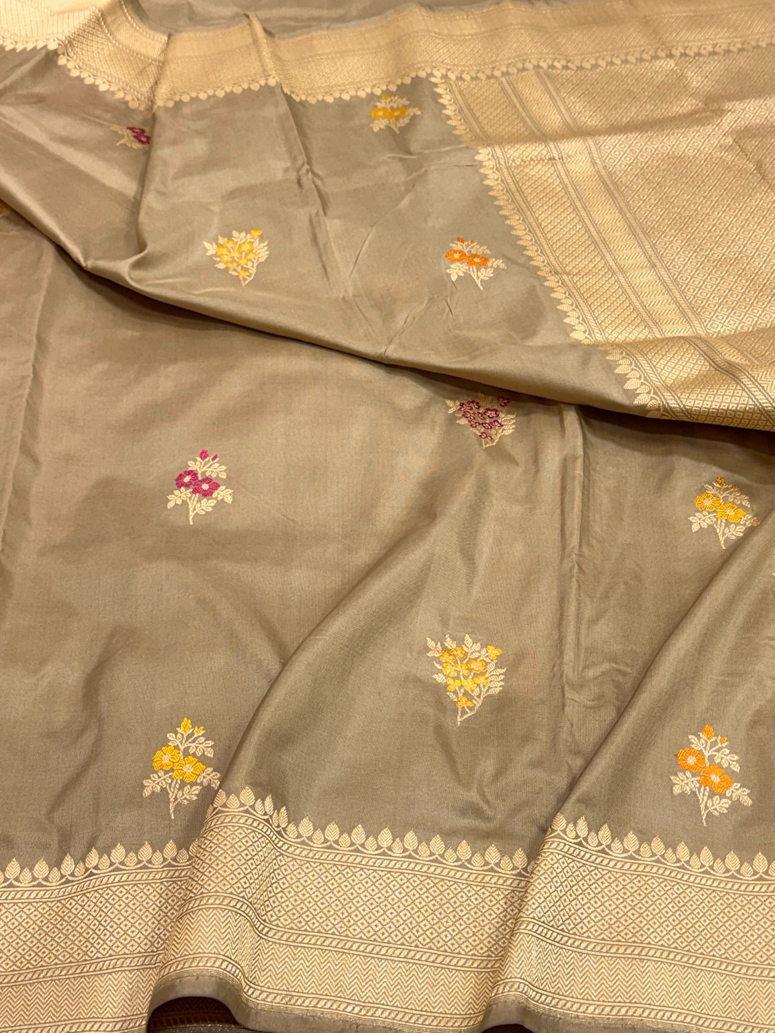 Greyish Brown Pure Katan Silk Handwoven Banarasi Saree |Kadhuwa Weave|