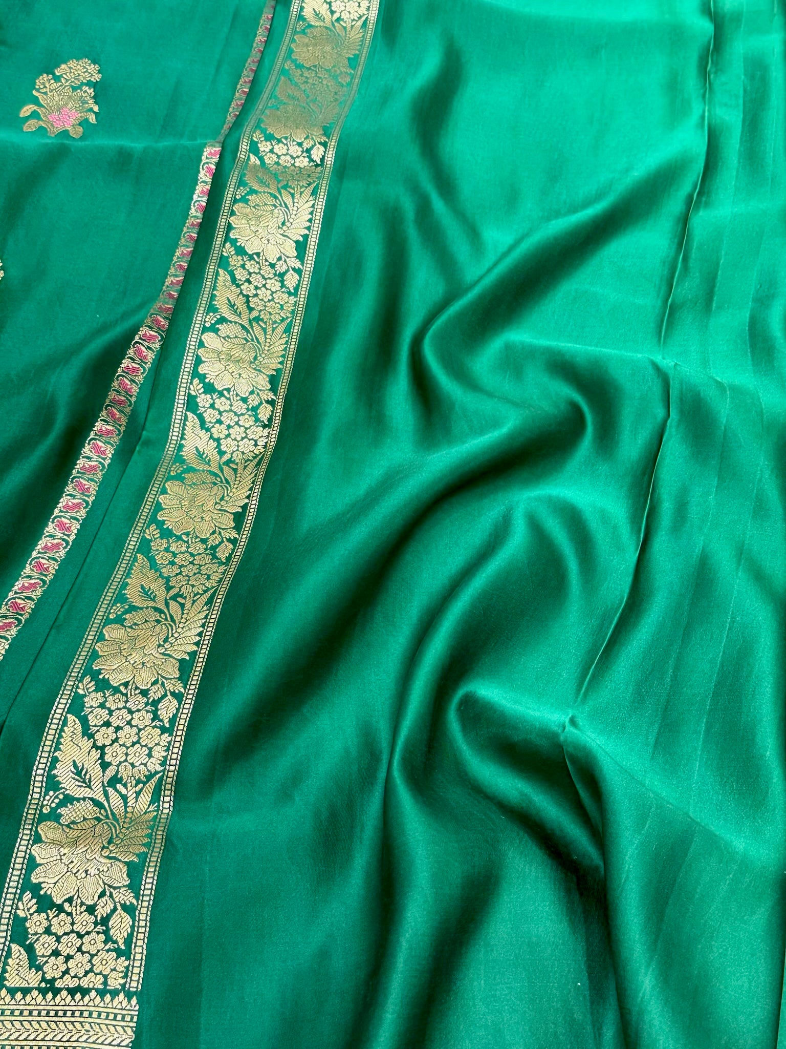 Emerald Green Pure Mashru Satin Silk Handwoven Banarasi Saree - Elegance That Never Fades