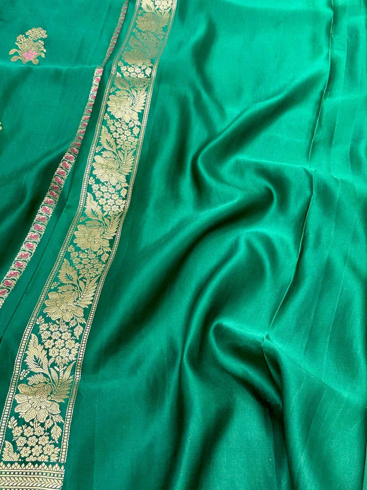 Emerald Green Pure Mashru Satin Silk Handwoven Banarasi Saree - Elegance That Never Fades