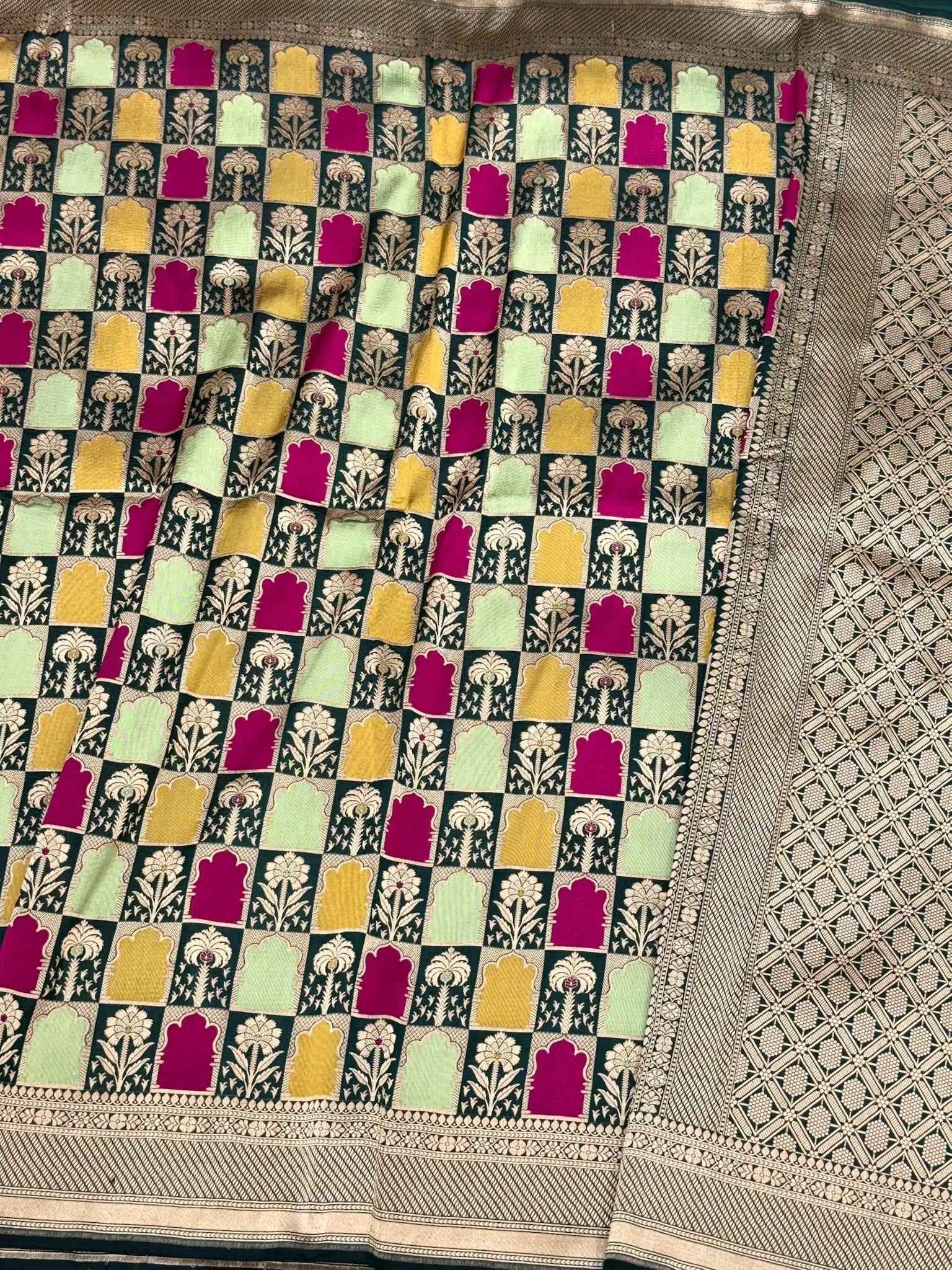 Emerald Green Pure Mulberry Silk & Pure Katan Silk Handloom Banarasi Saree - Rangkaat