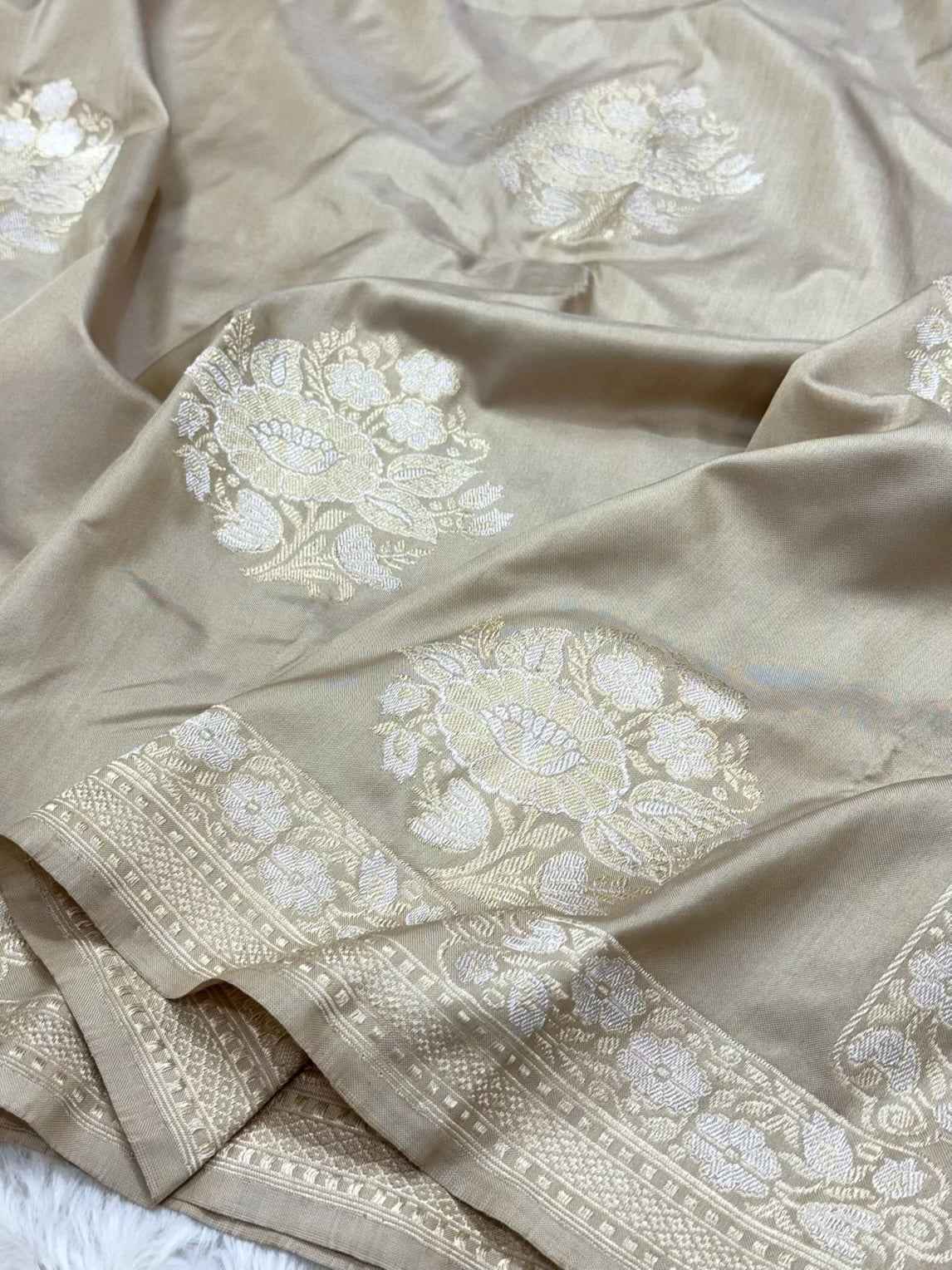 Dusty Ivory Pure Mulberry Katan Silk Handwoven Banarasi Saree