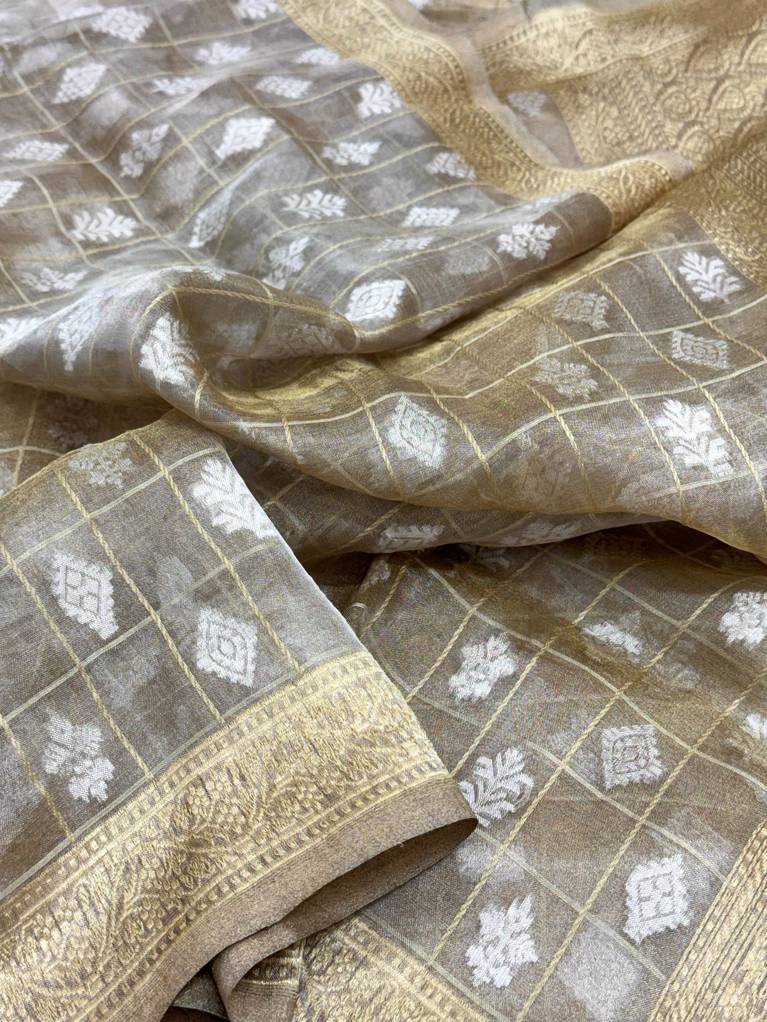 Champagne Gold Pure Tissue Silk Lightweight Handloom Banarasi Saree - Ektara Weave
