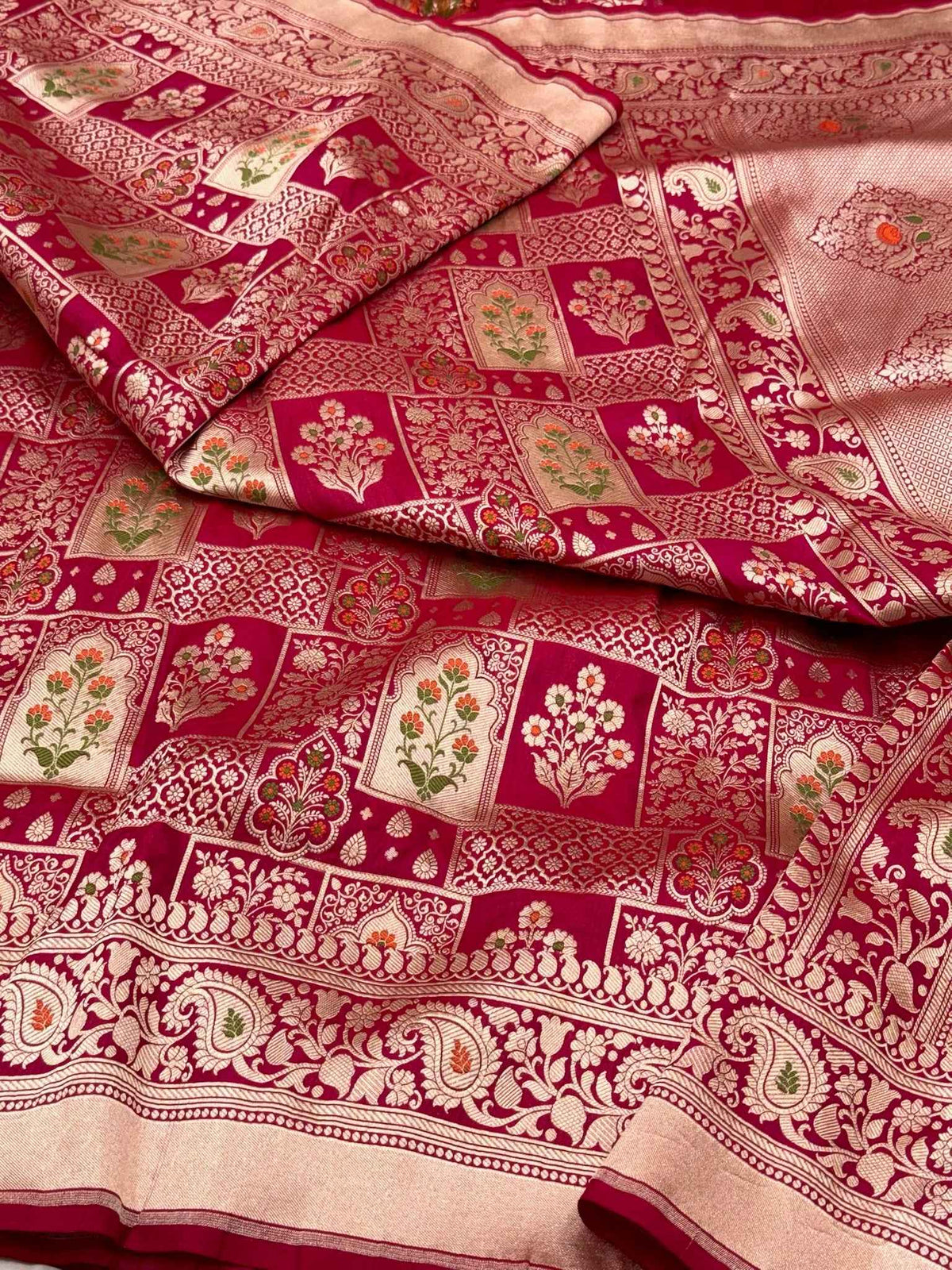 Red Pure Katan Silk & Mulberry Silk Handloom Banarasi Sareee - Brocade Weave