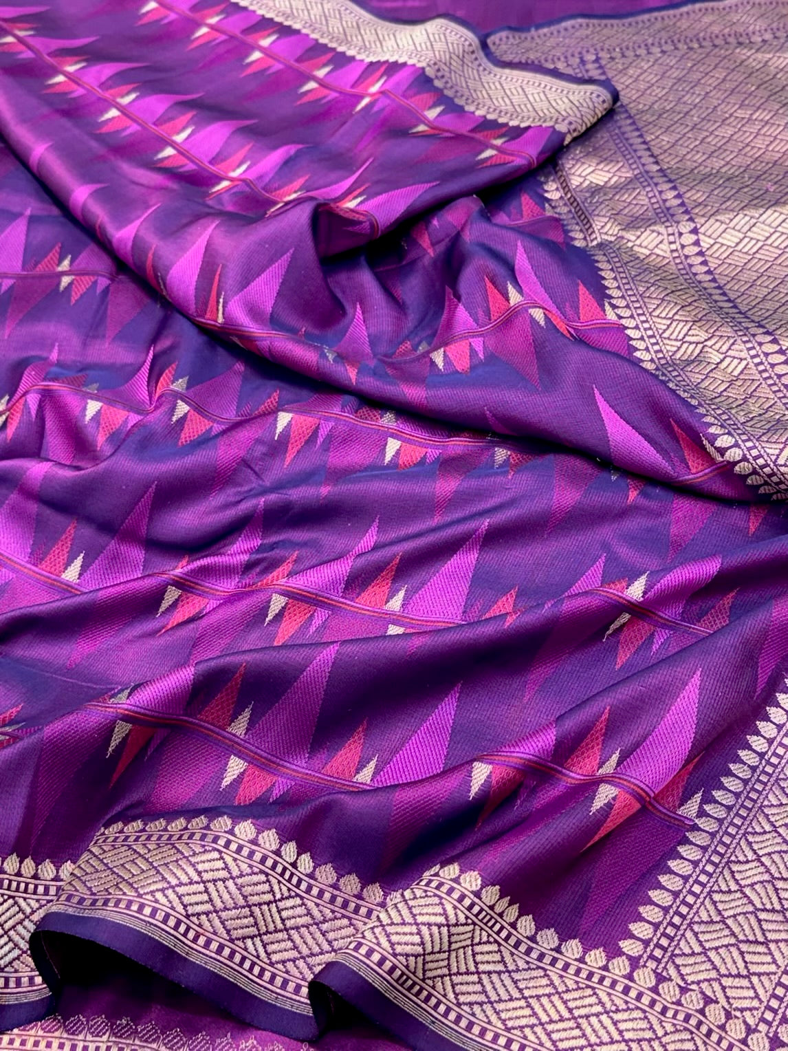 Magenta Pure Satin Silk Handwoven Banarasi Saree - Modern Contemporary Banarasi Silk Saree