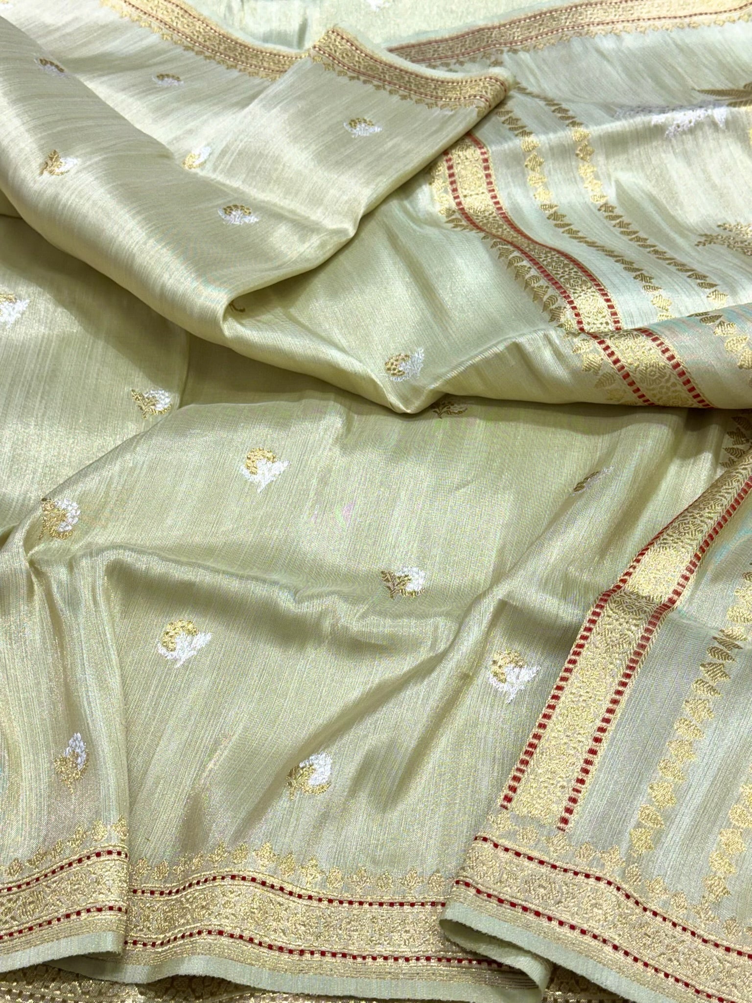 Pastel Green Pure Tissue Silk & Pure Katan Silk Handwoven - Kadhwa Technique Banarasi Saree