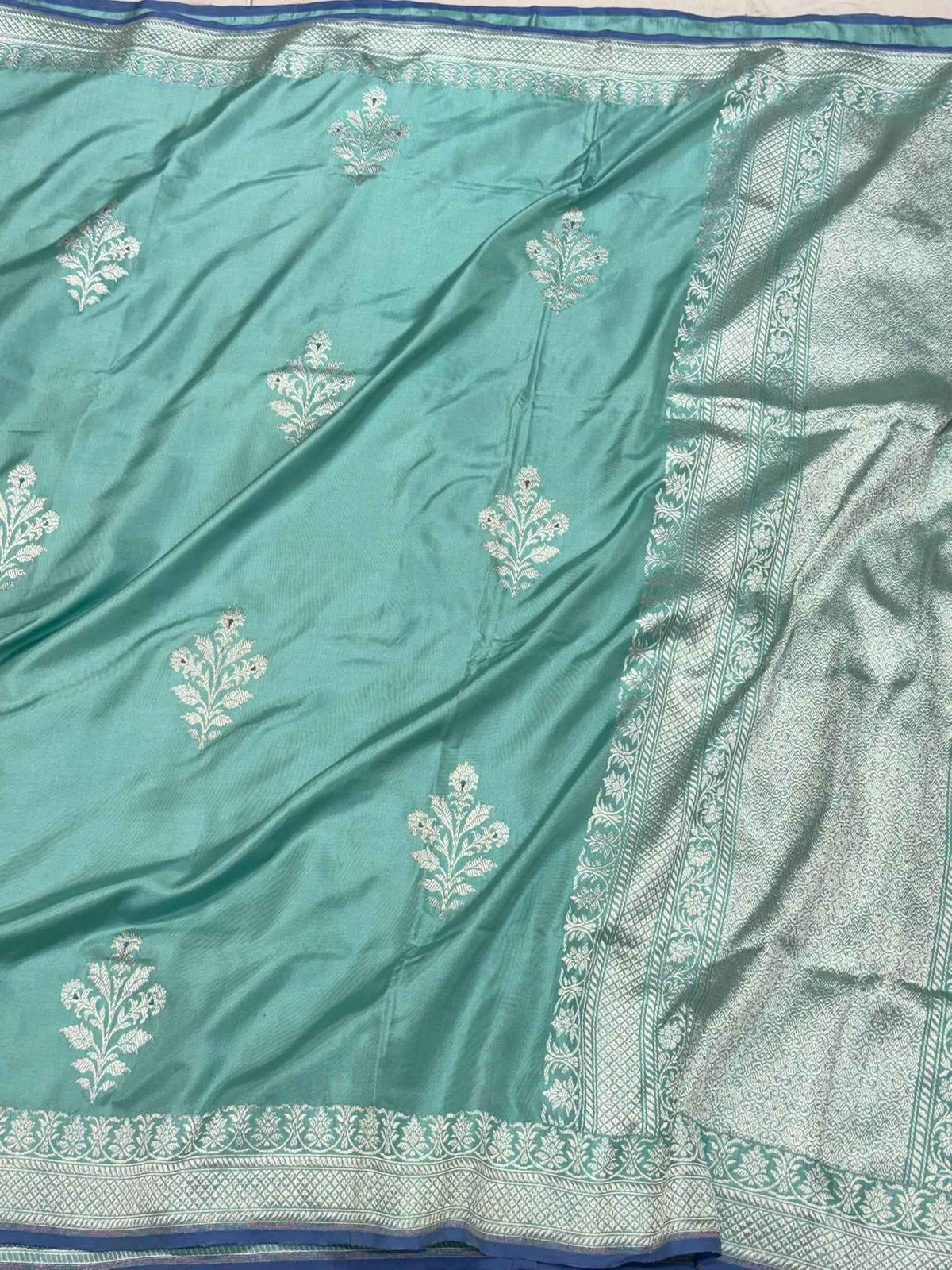 Light Sea Green Pure Katan Mulberry Silk Handwoven Modern Banarasi Saree - Kadhwa Ektara Weave