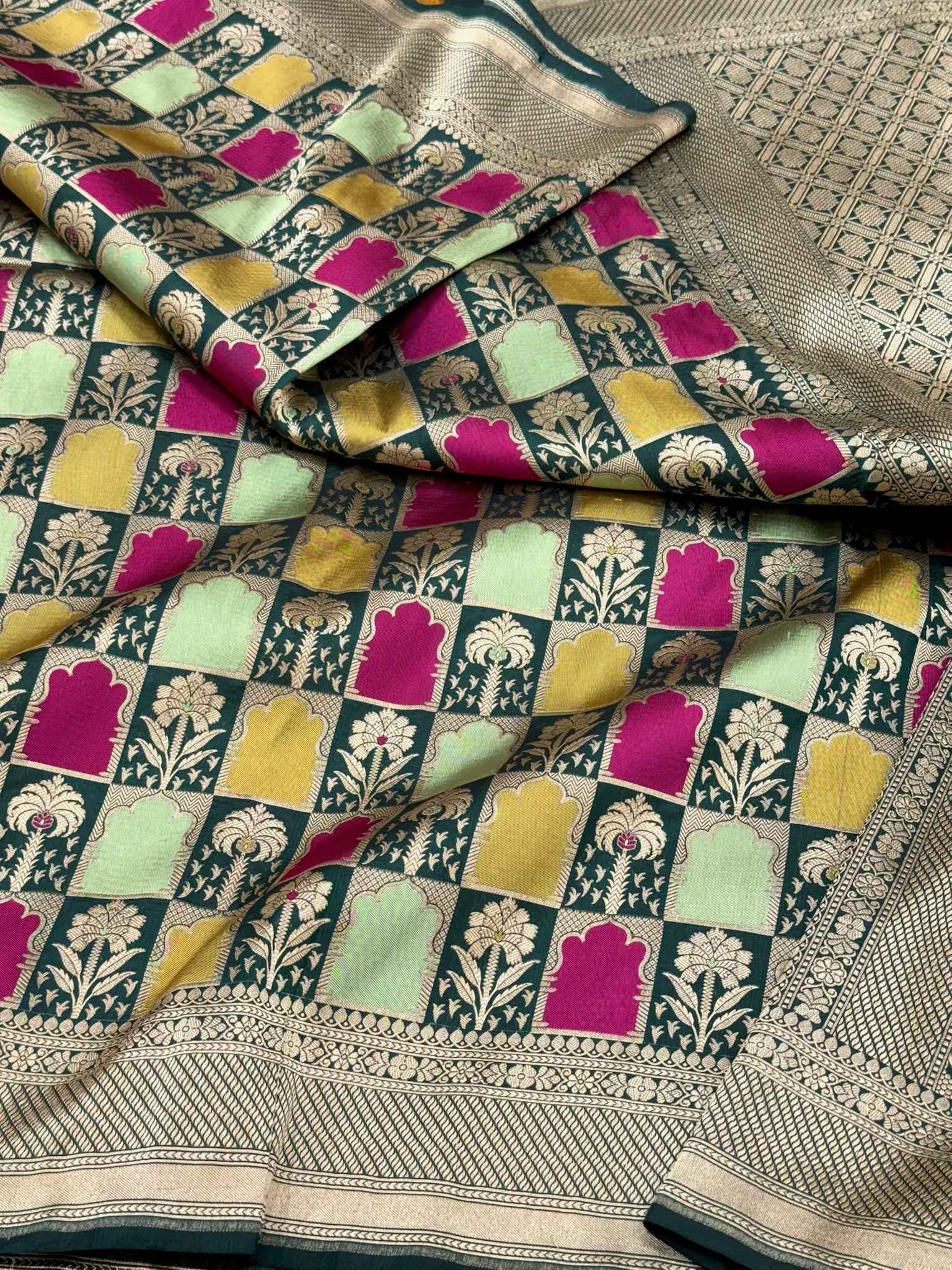 Emerald Green Pure Mulberry Silk & Pure Katan Silk Handloom Banarasi Saree - Rangkaat