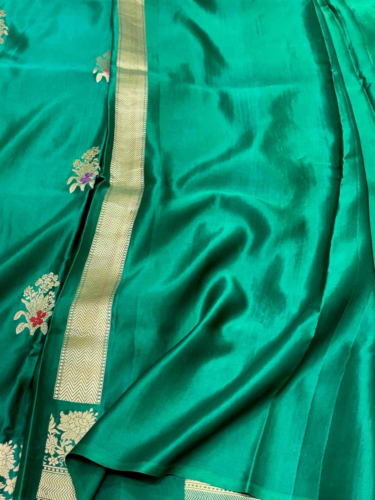 Emerald Green Pure Mashru Satin Silk | Kadhwa Weave | Handwoven Banarasi Saree - Rooted Elegance