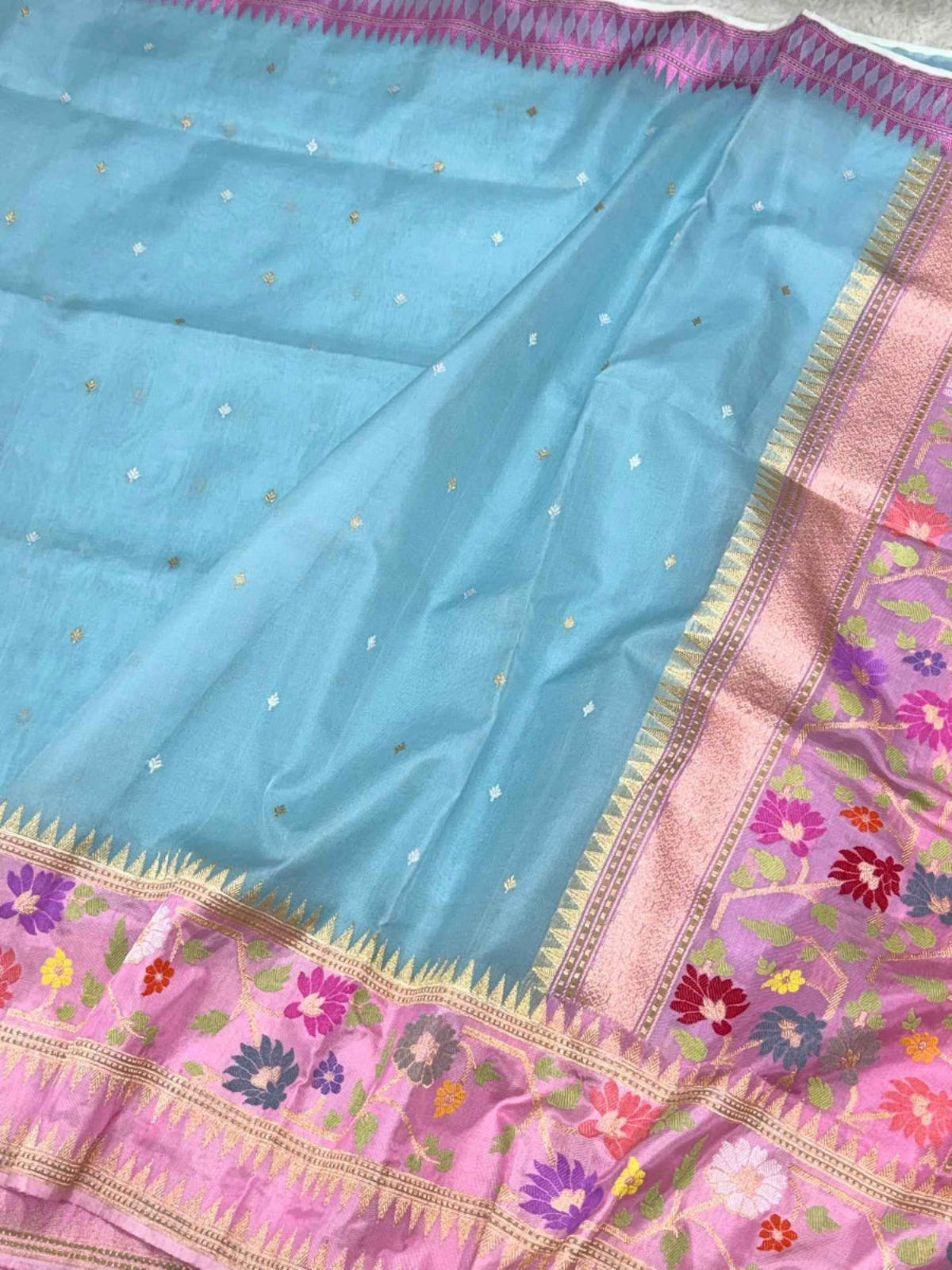 Ivory Pure Kora Silk Silver Zari Handwoven Banarasi Saree