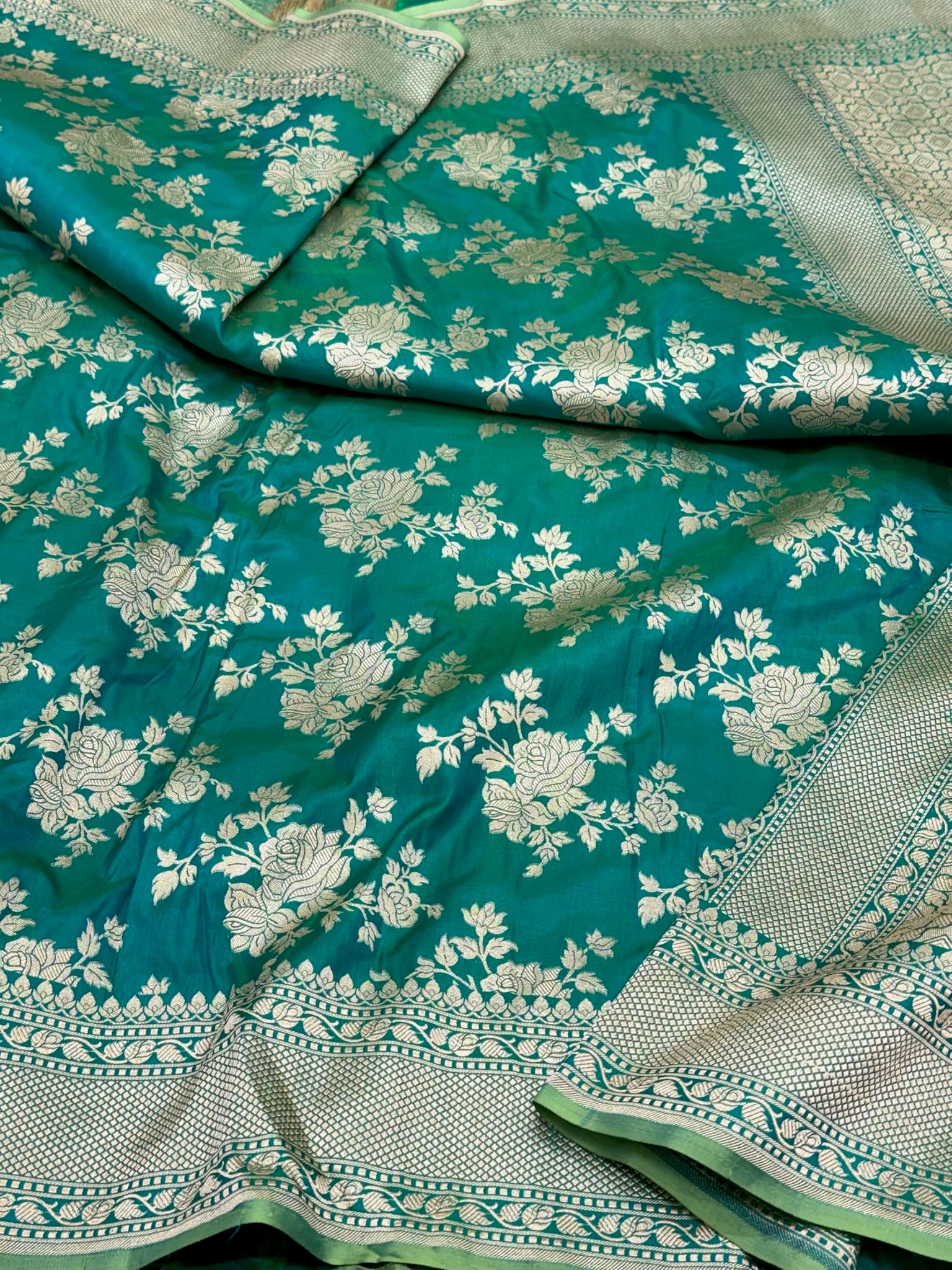 Green Dual Tone Pure Mulberry Silk & Pure Katan Silk Handloom Banarasi Saree