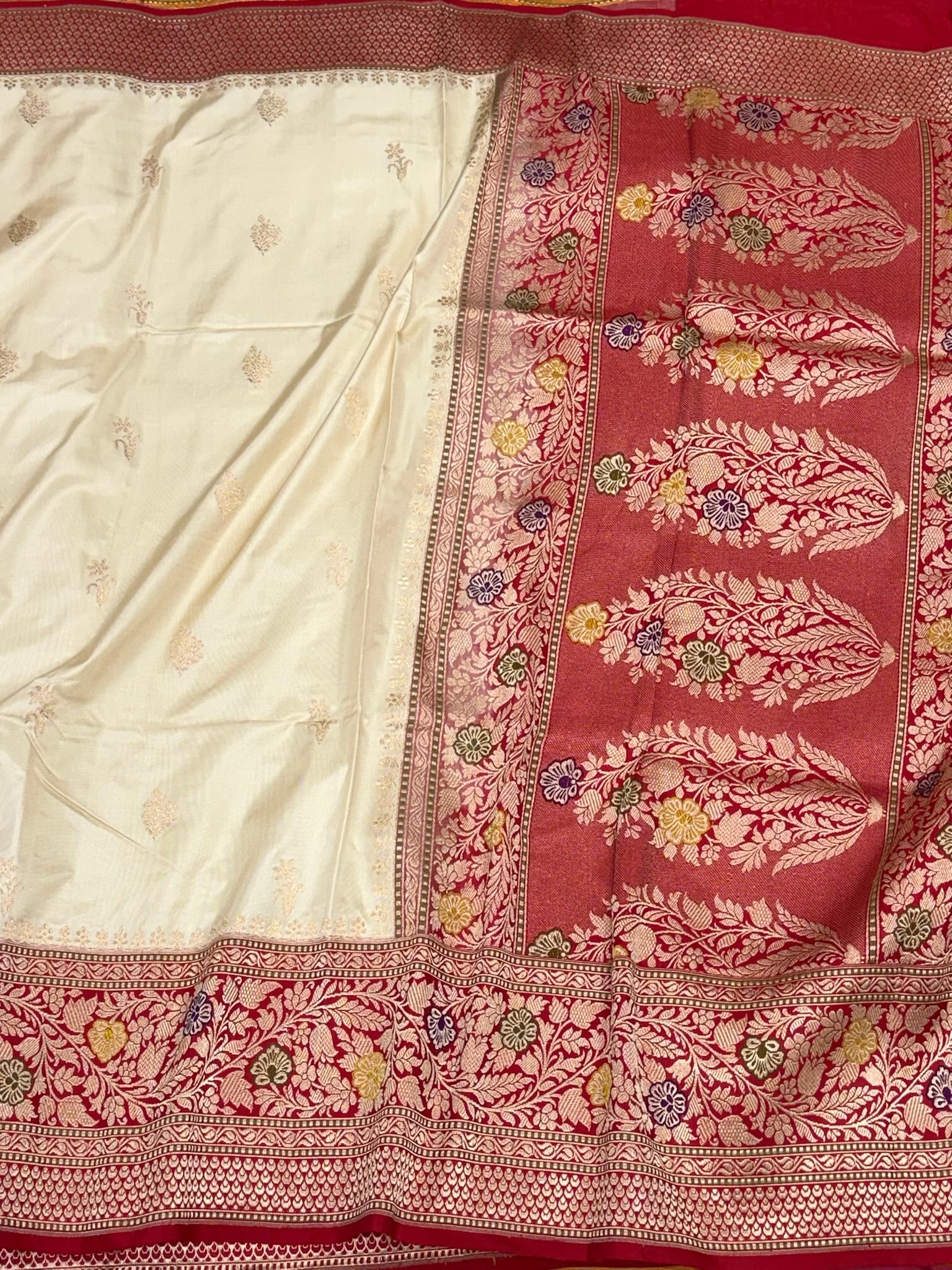 Ivory/Red Handwoven Kadhwa + Kadhiyal Banarasi Saree - Pure Mulberry Katan Silk Premium Banarasi Saree