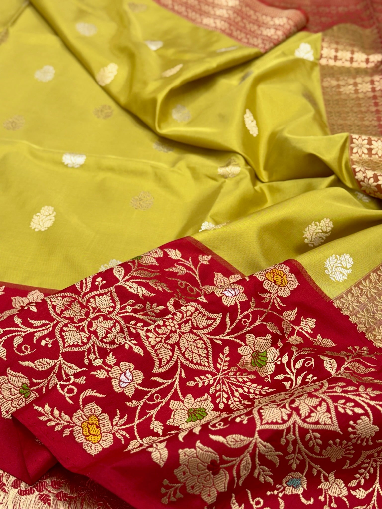 Mehendi Green Pure Mulberry Katan Silk Handwoven Banarasi Saree