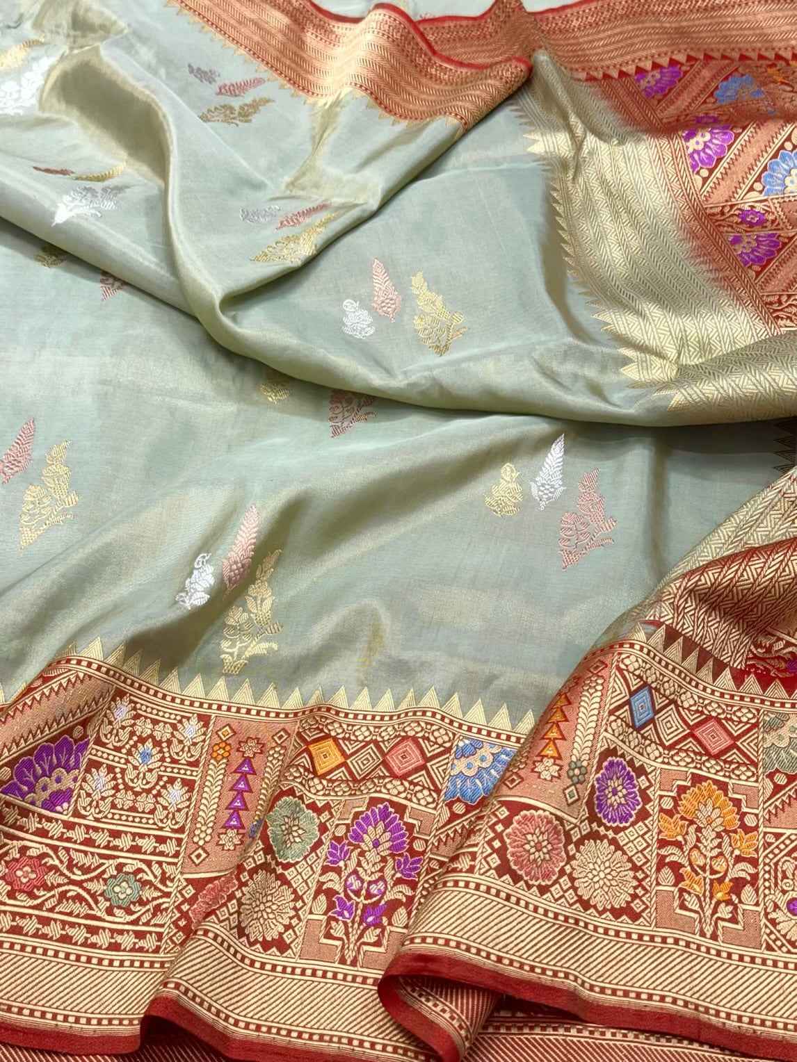 Green Handwoven Banarasi Saree | Pure Tissue Silk Saree - Kadhwa | Pure Katan Silk Saree