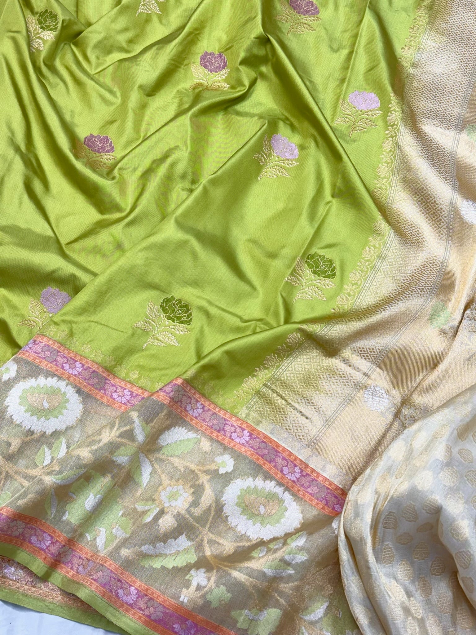Light Green | Kadhwa Technique | Handwoven Banarasi Saree - Pure Katan Mulberry Silk Saree