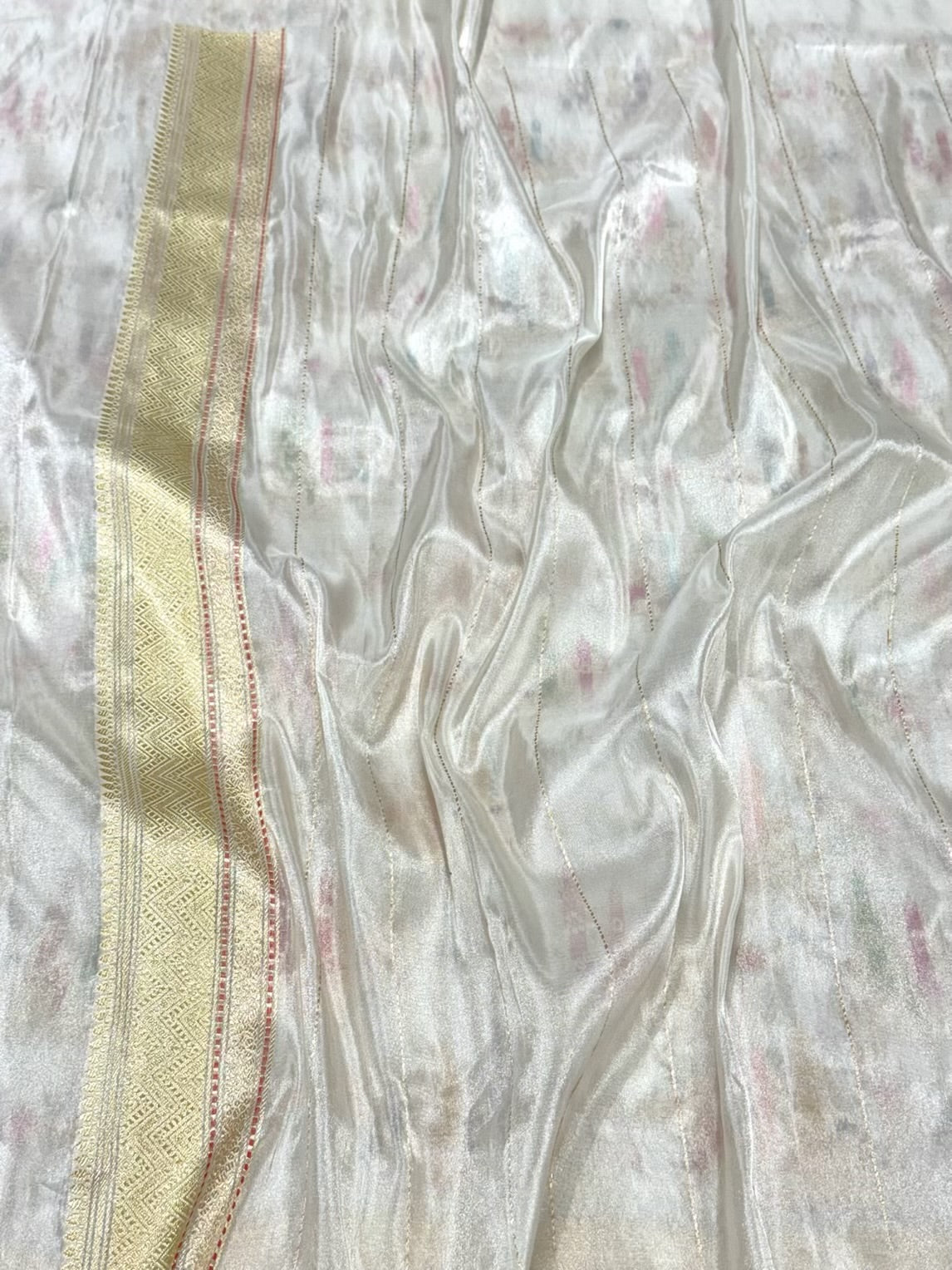 Pearl White Pure Katan Tissue Silk Saree | Kadhwa Technique | Handwoven Vintage Banarasi Saree - 100% Pure Silk Tissue Saree