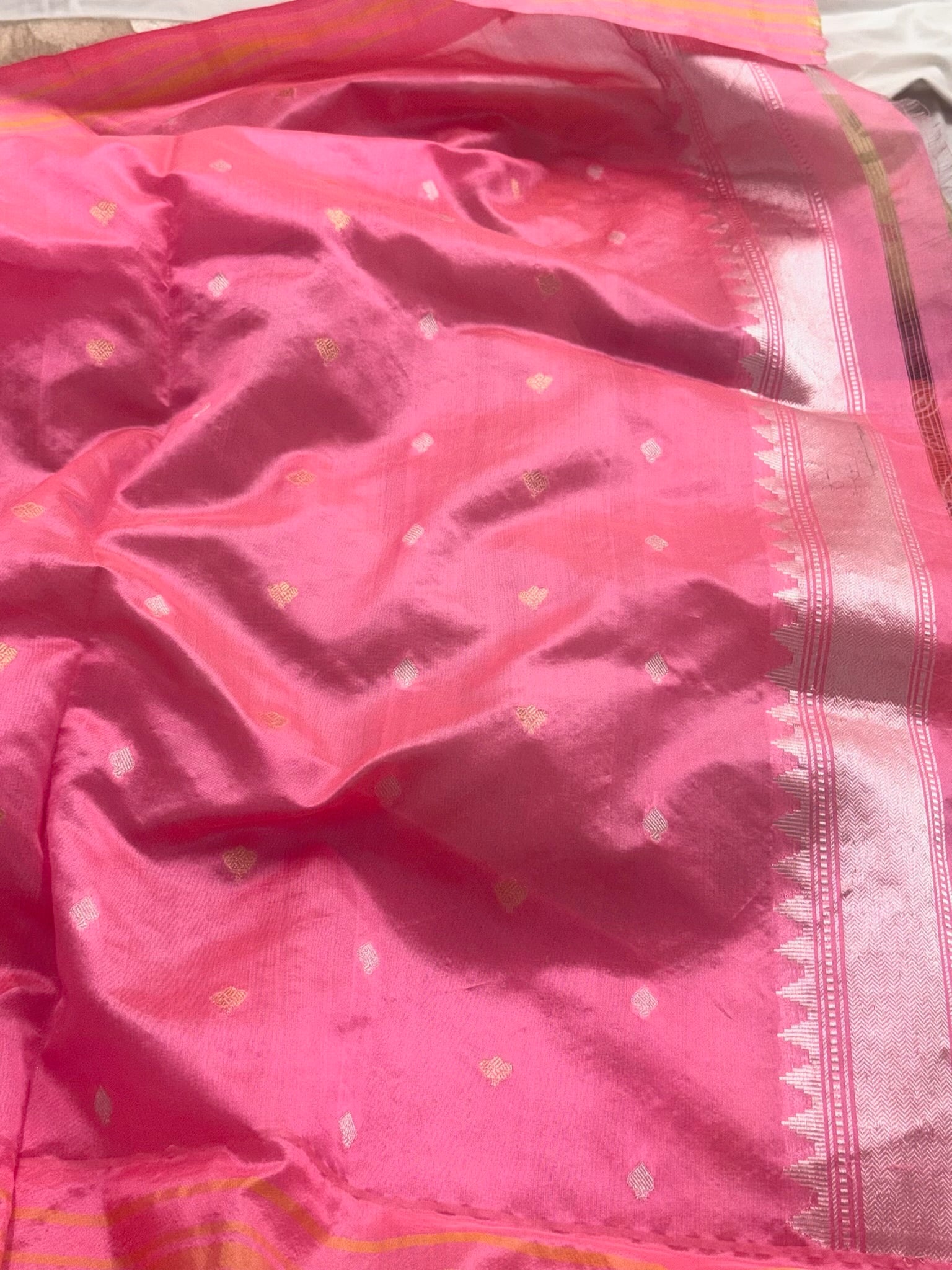 Champagne Gold Pure Kora Silk & Pure Tissue Silk | Kadhwa Technique | Handwoven Banarasi Saree