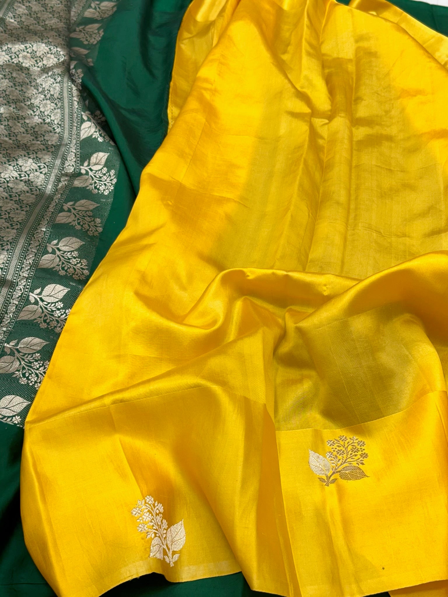 Bottle Green Pure Raw Mango Silk | Kadhwa Technique | Handwoven Modern Banarasi Saree