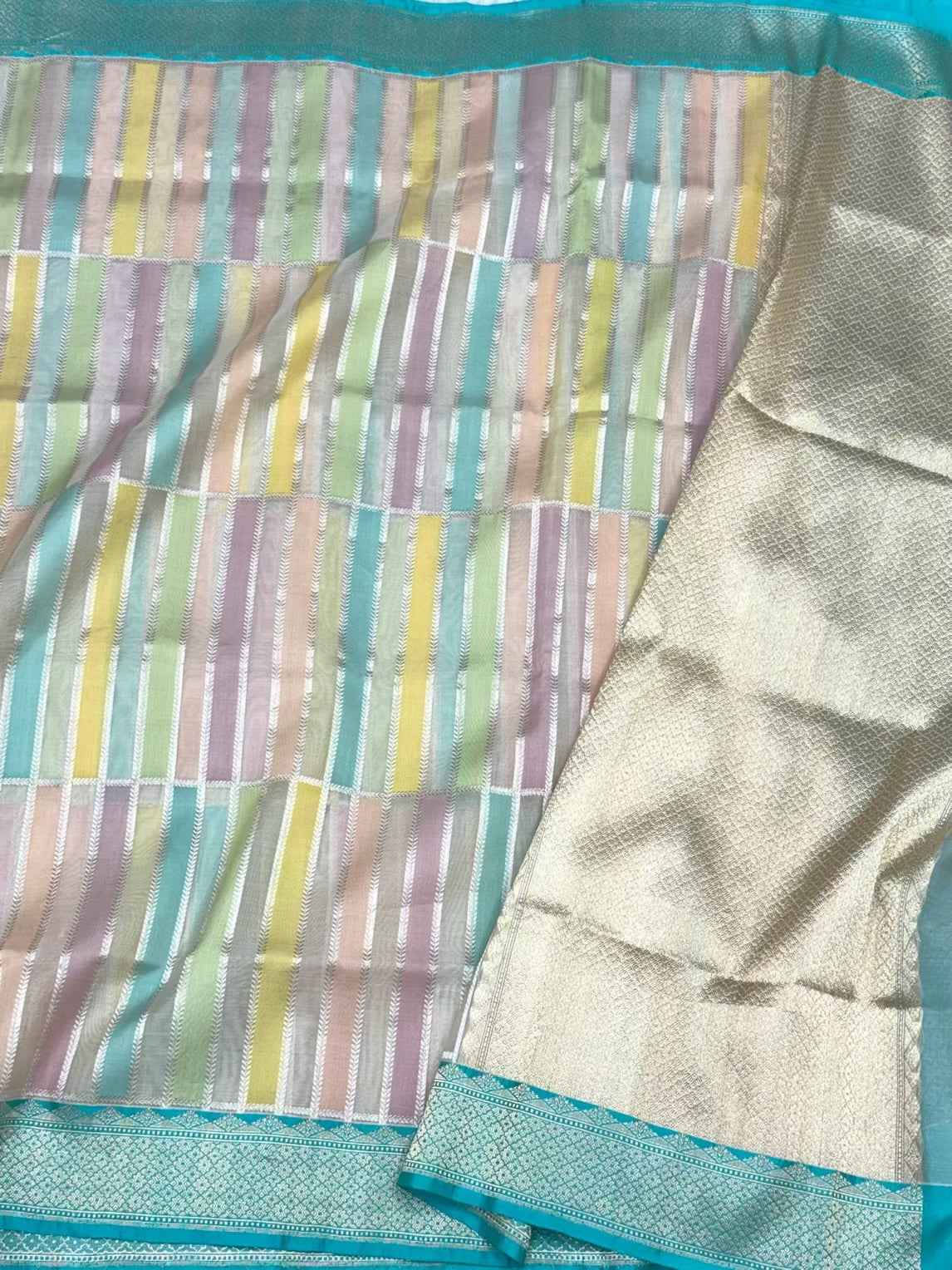 Ivory Pure Kora Silk Handwoven Banarasi Saree | Kadhwa Weave |Contemporary Saree - Rangkaat weave