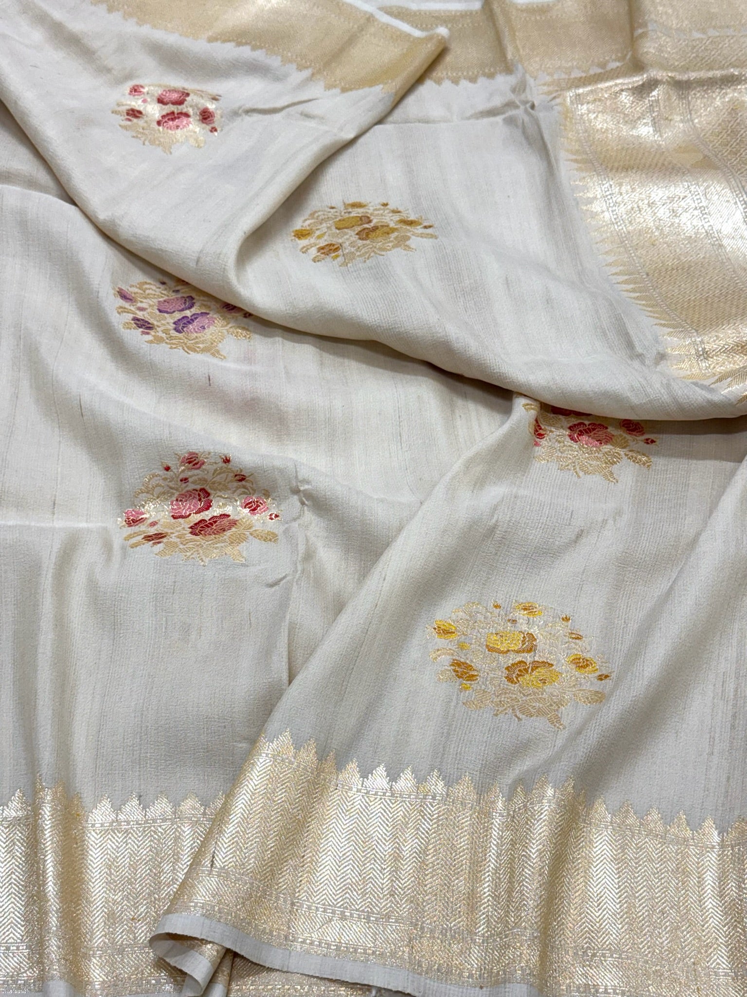 Ivory Pure Tussar Georgette Silk Handwoven Banarasi Saree |Kadhuwa Weave|