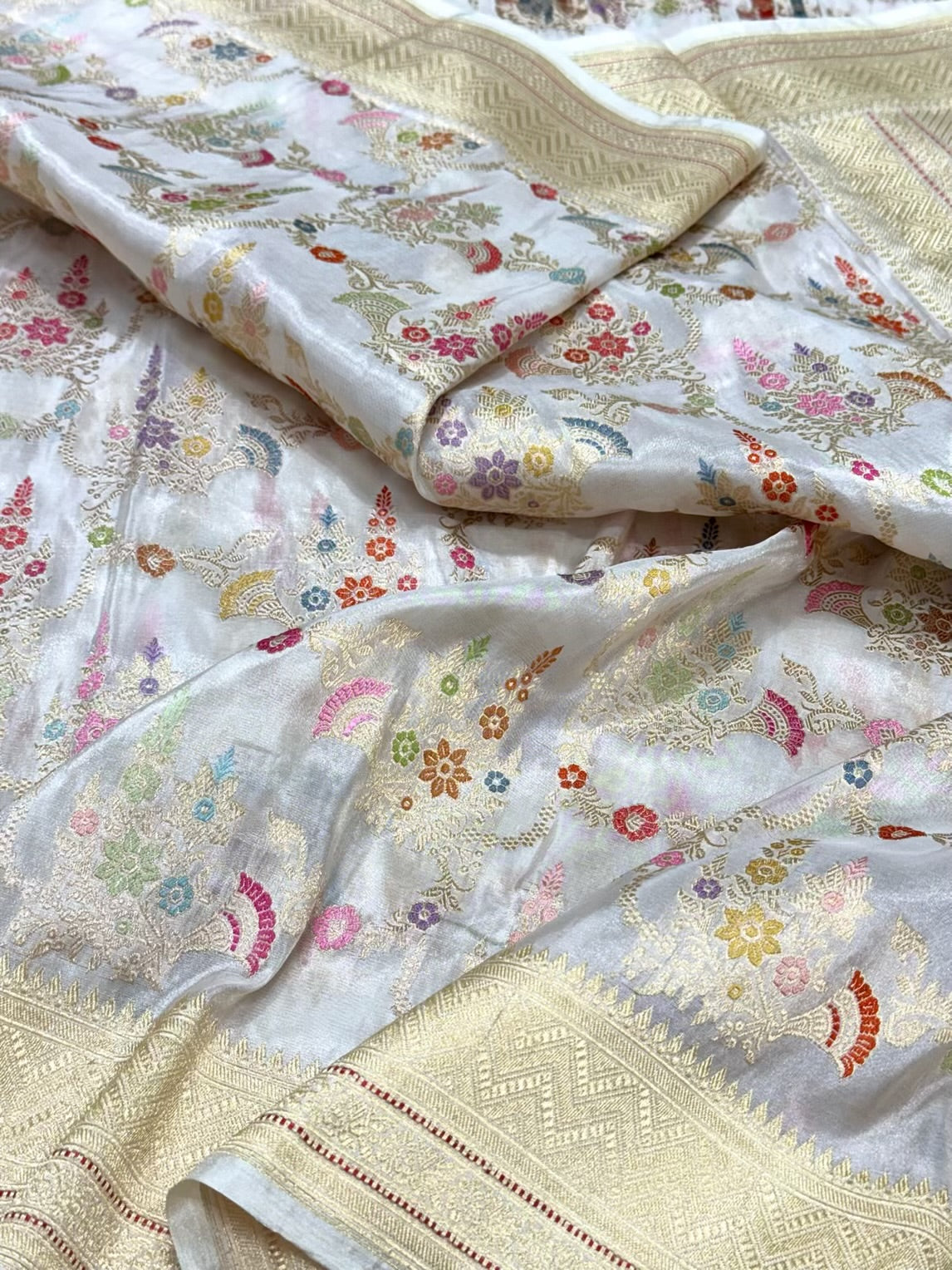 Pearl White Pure Katan Tissue Silk Saree | Kadhwa Technique | Handwoven Vintage Banarasi Saree - 100% Pure Silk Tissue Saree