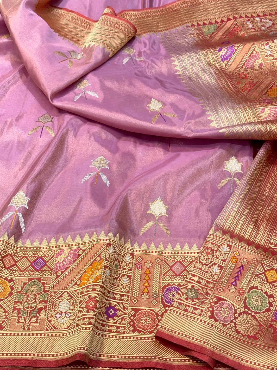 Lilac Pink Handwoven Banarasi Saree | Pure Double Katan Tissue Silk Saree - Kadhwa weave