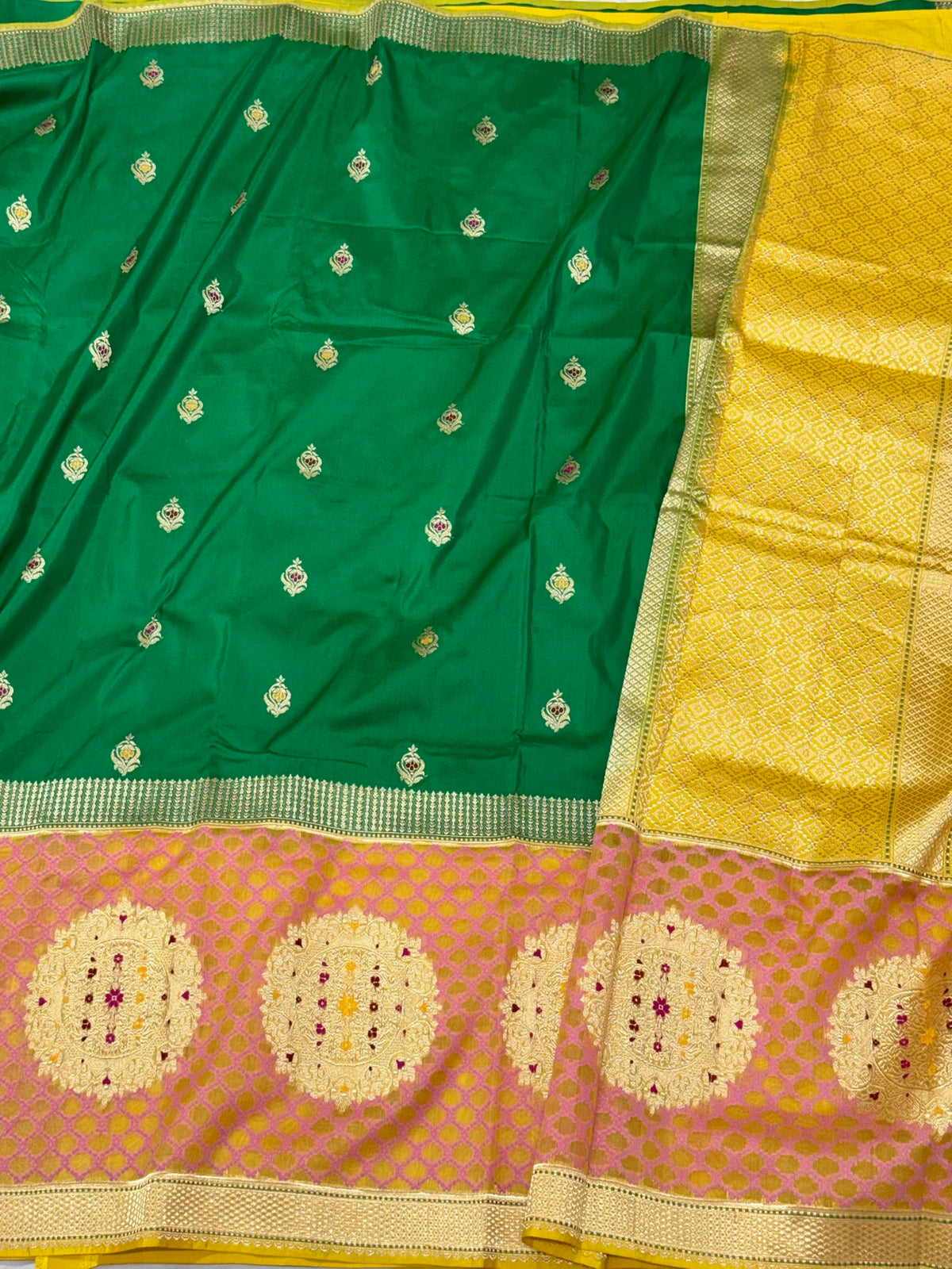 Bottle Green Pure Katan Mulberry Silk Handwoven Banarasi Saree - | Kadhwa + Kadhiyal Weave
