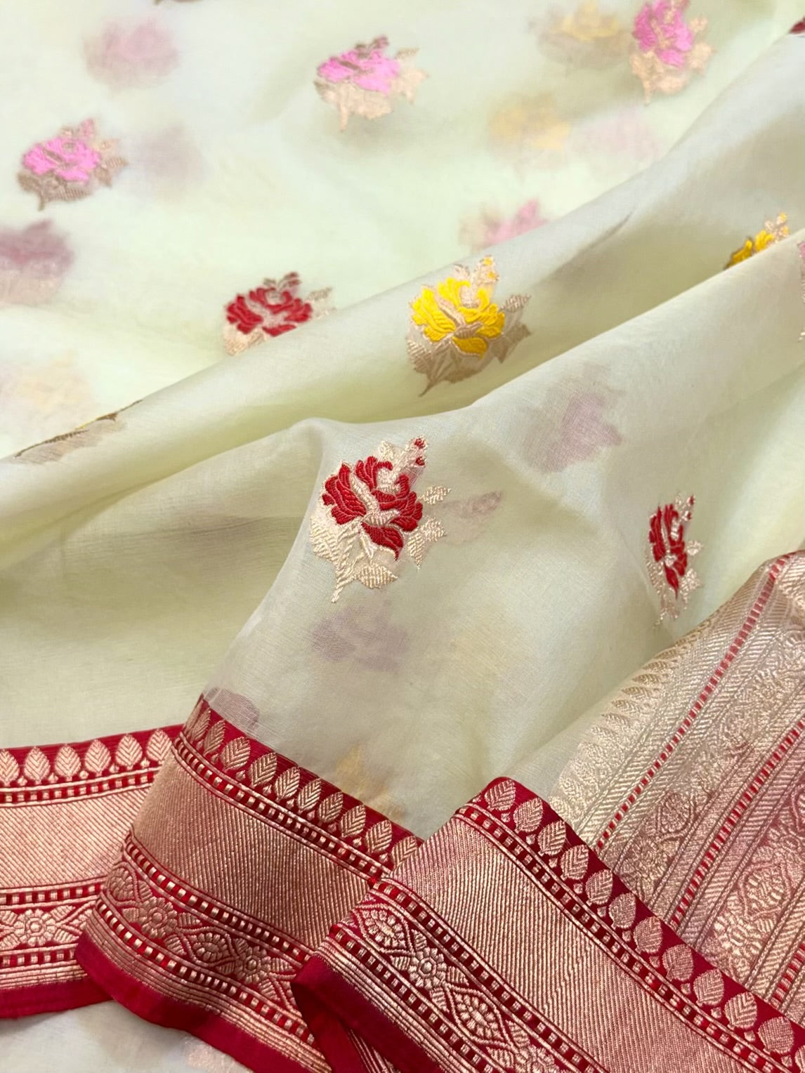 Pista Green Pure Kora Silk Saree - Kadhwa Technique Pure Mulberry Silk Handwoven Banarasi Saree