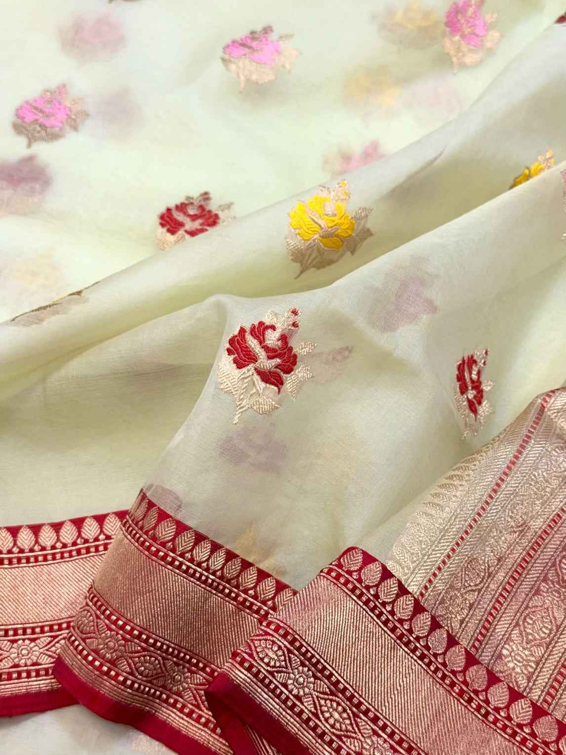 Pista Green Pure Kora Silk Saree - Kadhwa Technique Pure Mulberry Silk Handwoven Banarasi Saree