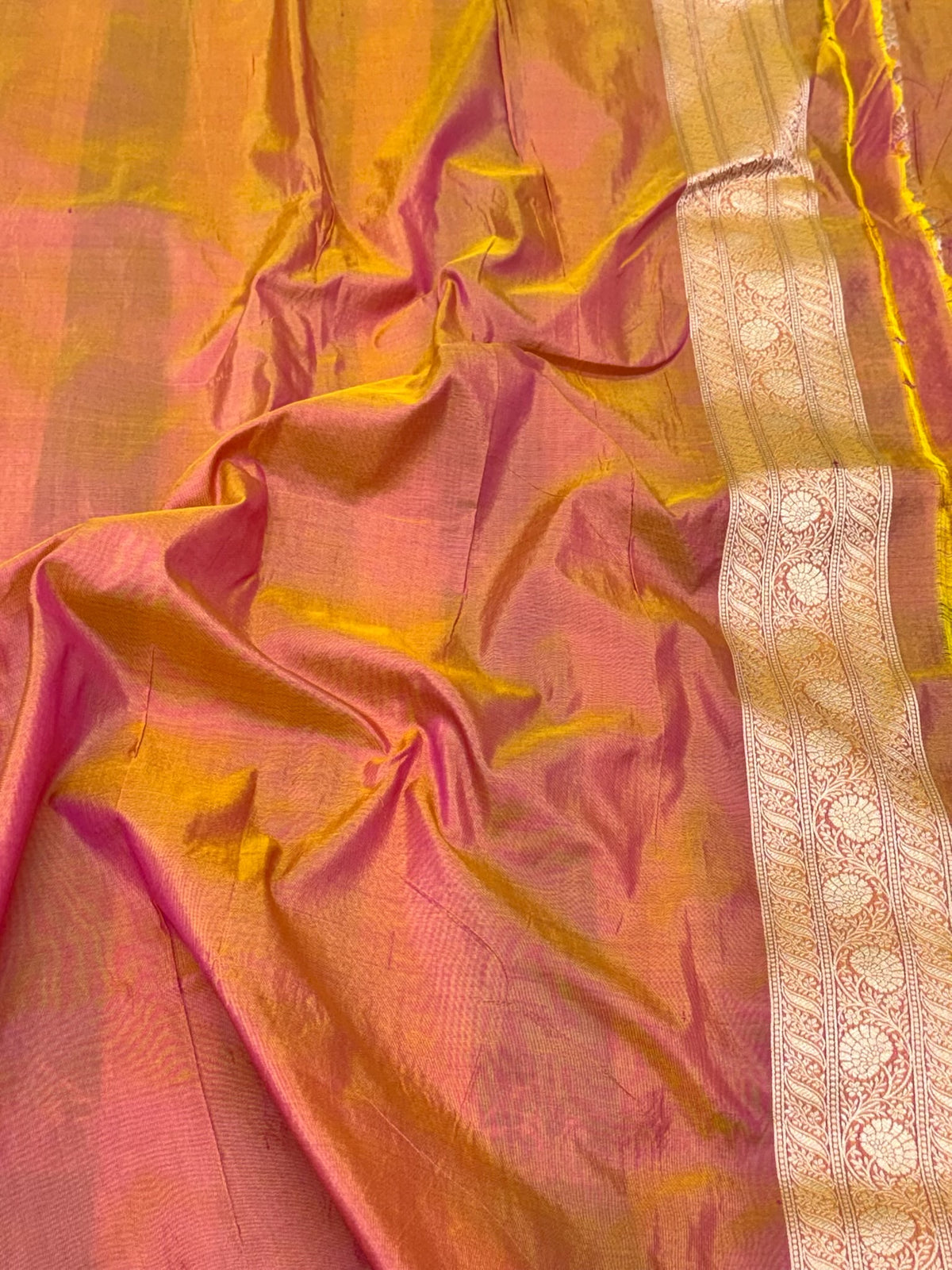 Gold Brown Dual Tone Pure Katan Mulberry Silk Handloom Banarasi Brocade Saree
