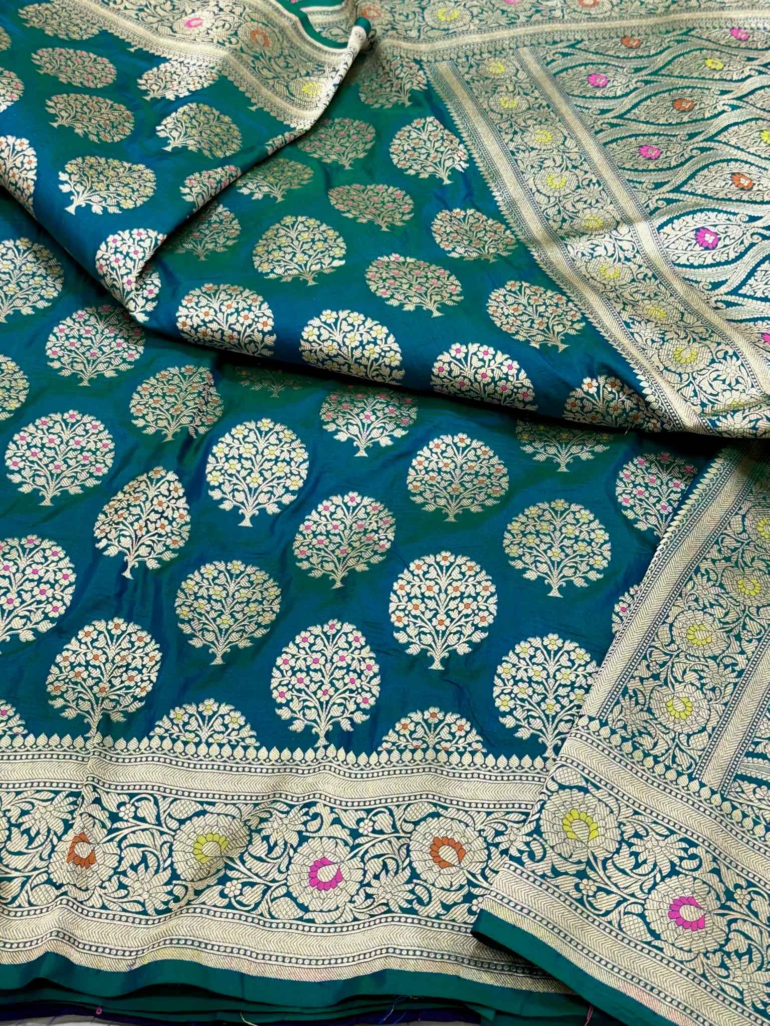 Green Dual Tone Handloom Fine Banarasi Saree - Pure Mulberry Katan Silk Saree
