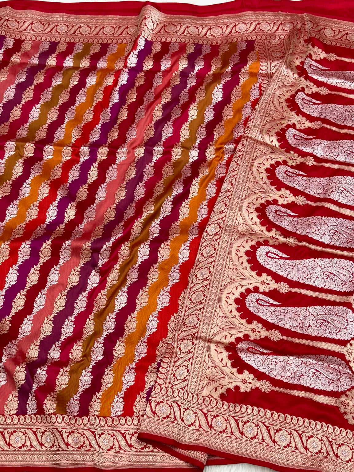 Red Pure Mulberry Silk & Pure Katan Silk Saree | Rangkaat Technique | Handwoven Banarasi Kadhwa Weave Saree