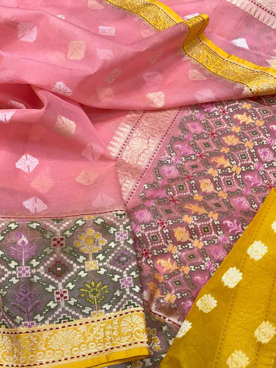 Ivory Pure Kora Silk Handwoven Banarasi Saree - Pure Mulberry Silk Skirt Border Saree