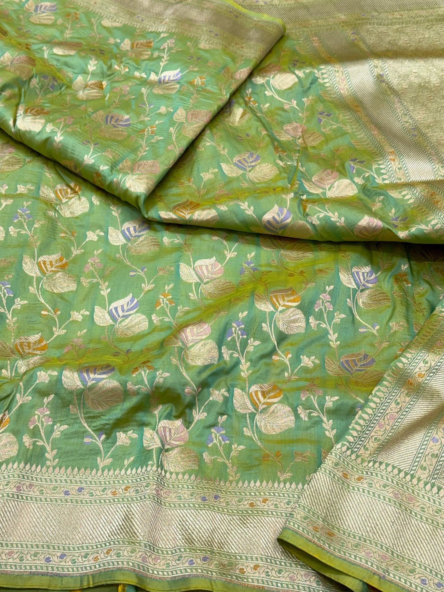 Pista Green Dual Tone Pure Mulberry Katan Silk Handloom Banarasi Saree - Authentic Banarasi Meenakari Saree
