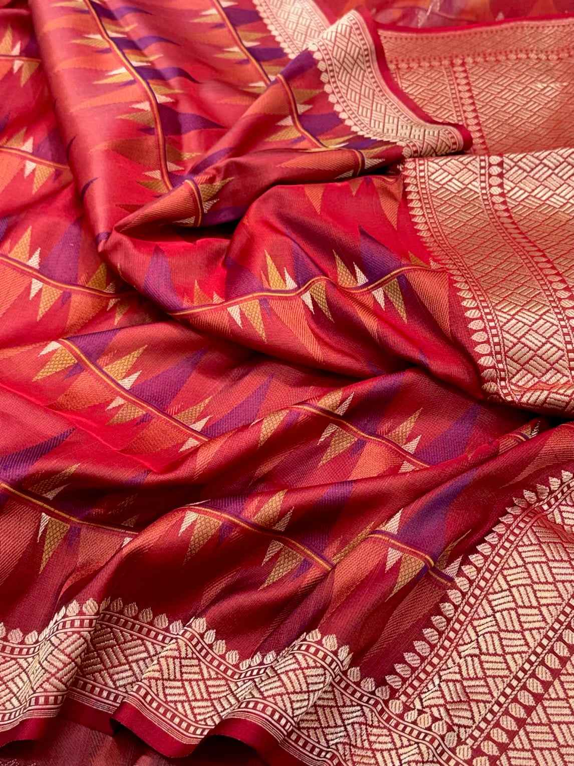 Maroon Pure Satin Silk Handwoven Banarasi Saree - Modern Contemporary Banarasi Silk Saree