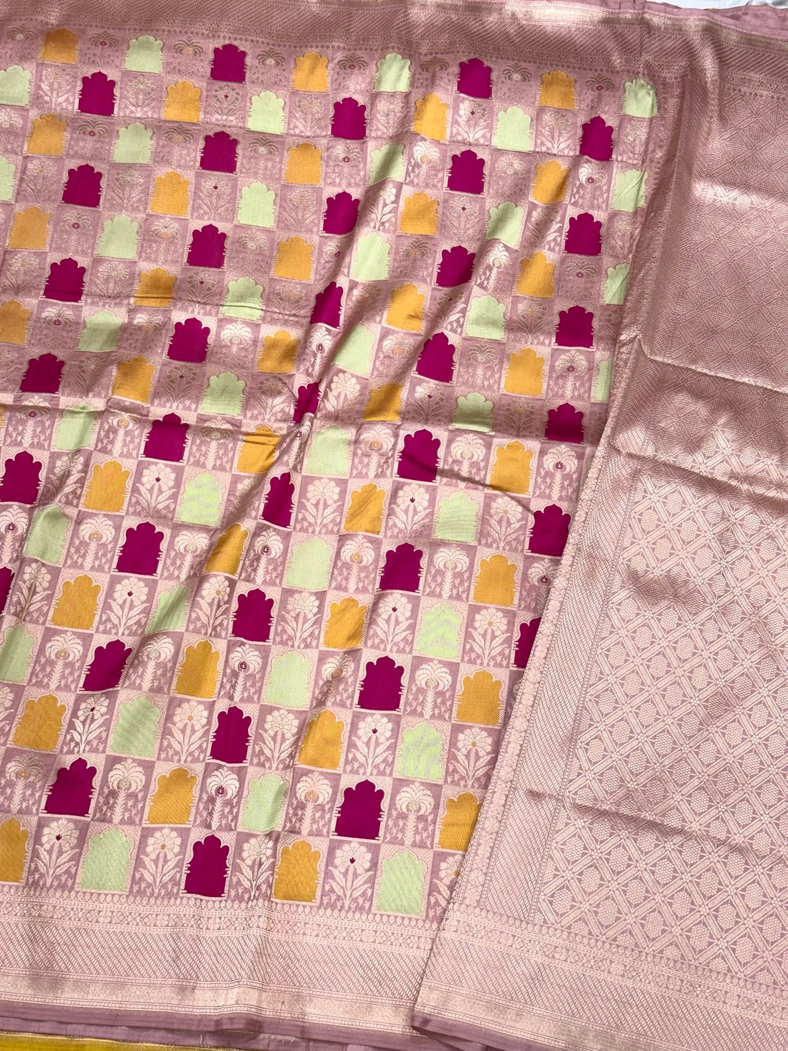 Mauve Pink Pure Mulberry Silk & Pure Katan Silk Handloom Banarasi Saree - Rangkaat