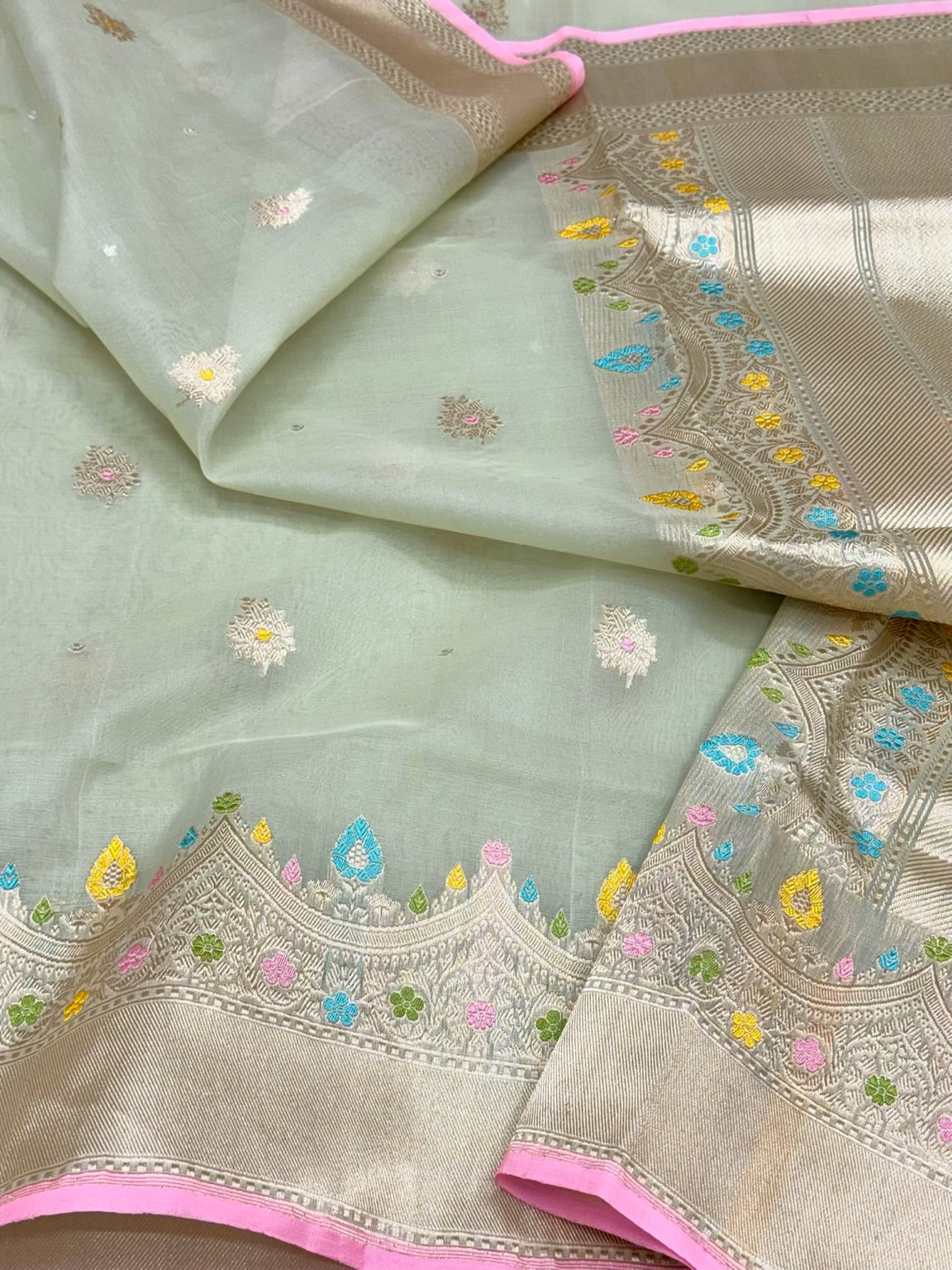 Pista Green Authentic Banarasi Saree | Pure Kora Mulberry Silk - Kadhwa Weave Handwoven Banarasi Saree