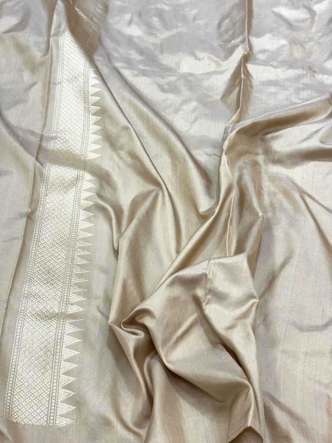 Dusty Ivory Pure Mulberry Katan Silk Handwoven Banarasi Saree